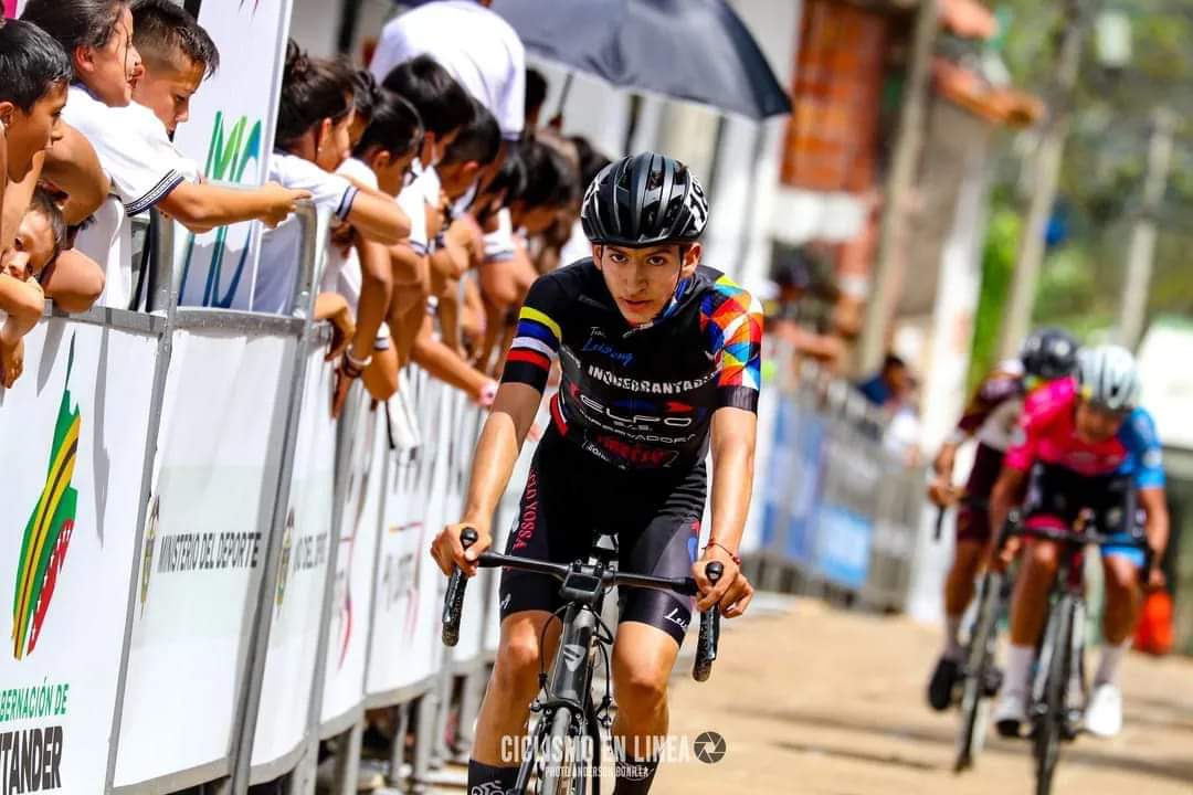 Ciclista de 17 años falleció mientras disputaba la Clásica Nacional de Anapoima