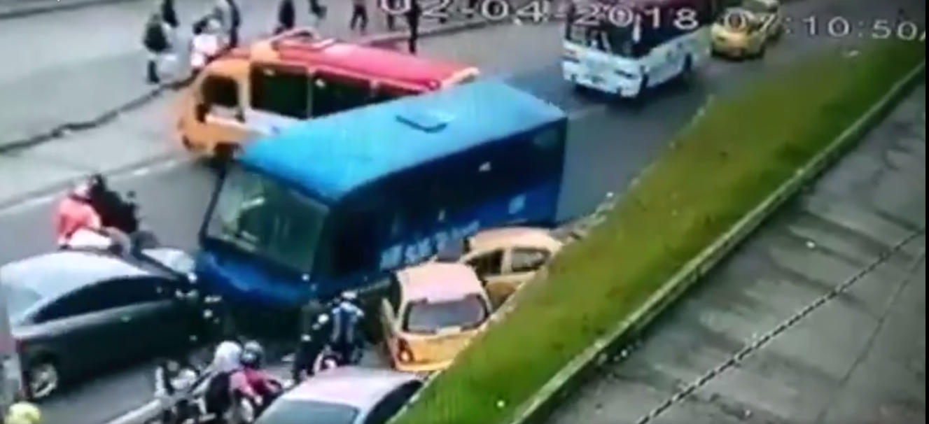 Falla en los frenos, la causa del aparatoso choque que protagonizó un bus del SITP