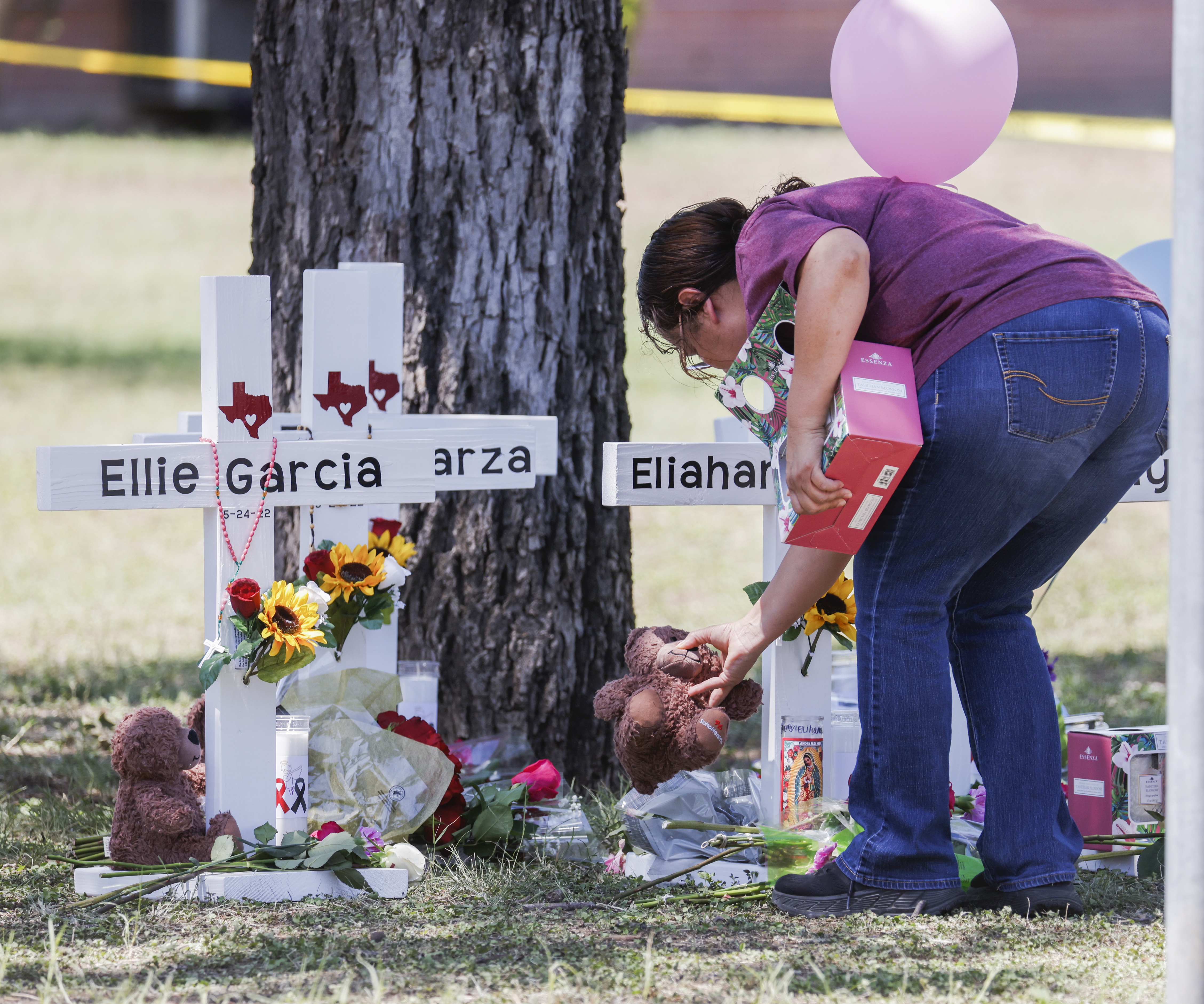 En imágenes: así han rendido homenajes a víctimas de masacre en Texas