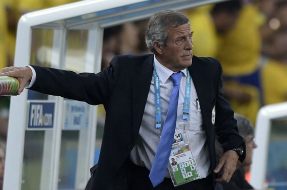 Oscar Tabárez se recupera satisfactoriamente de una operación en la columna