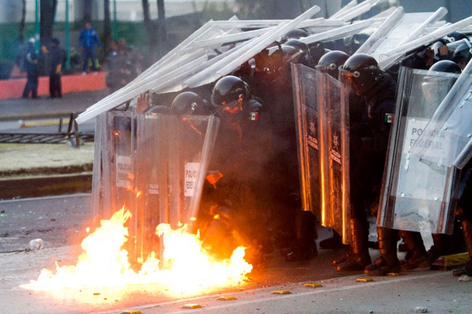 Violentas protestas en Ciudad de México tiñen juramentación de Peña Nieto