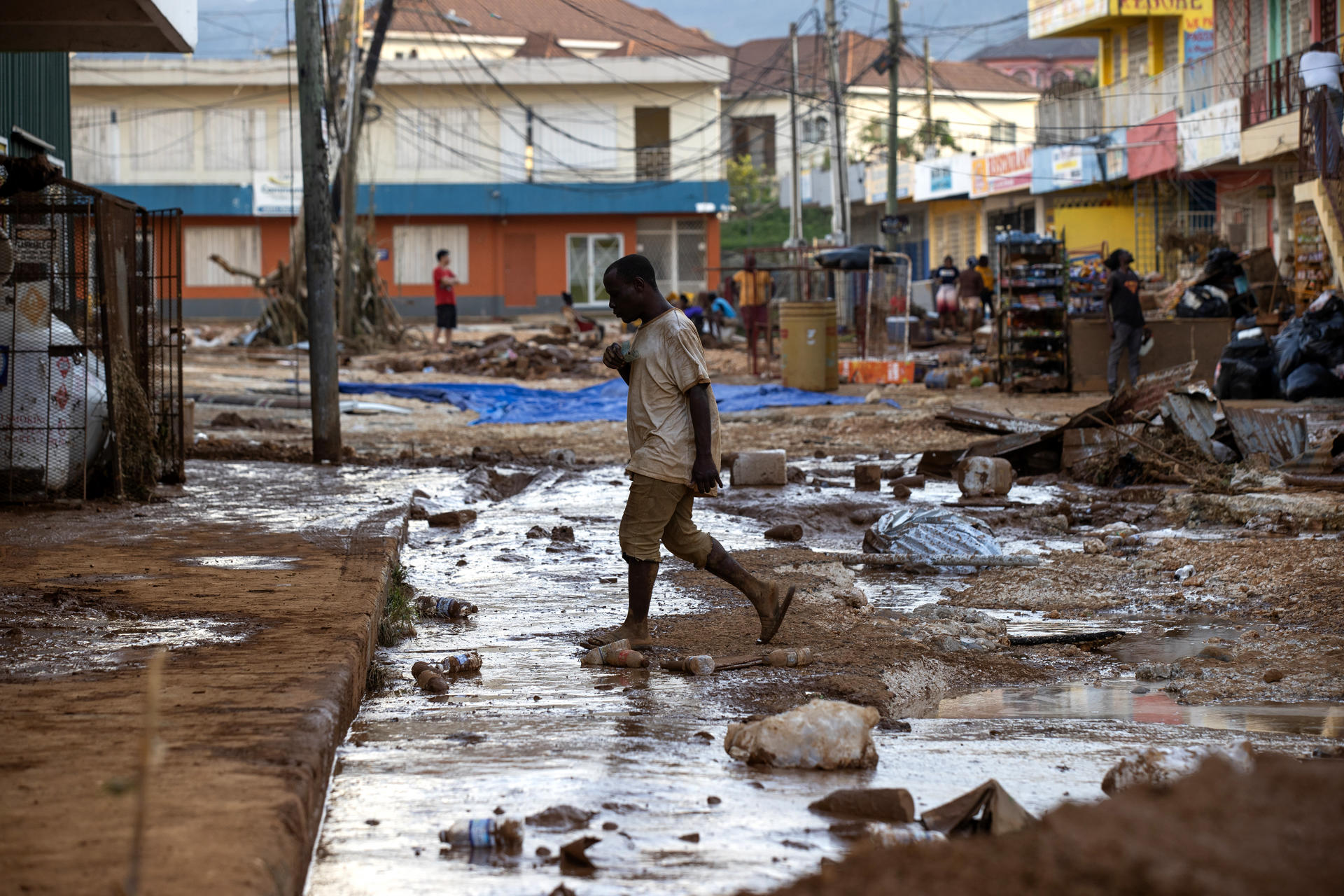 Aviones cargados de ayuda humanitaria llegan a Jamaica tras huracán Melissa