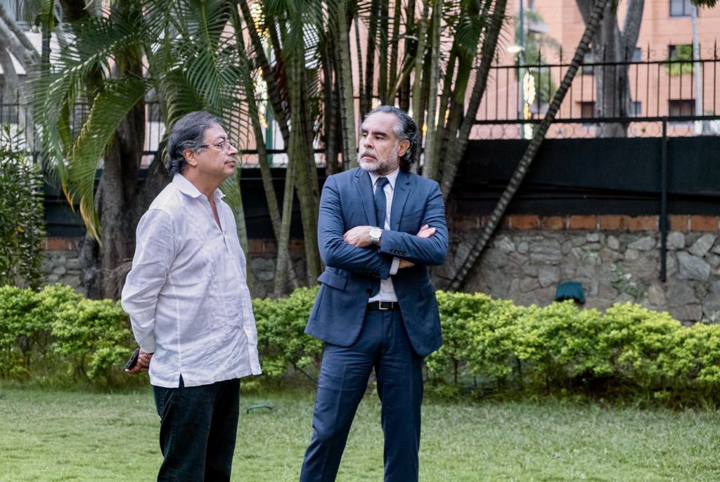 Señalan a Benedetti de “participación en política” por hablar del “frente amplio”