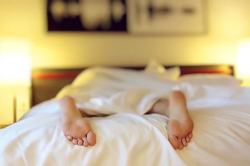 Advierten sobre el riesgo de autorrecetarse melatonina para tratar el jet lag