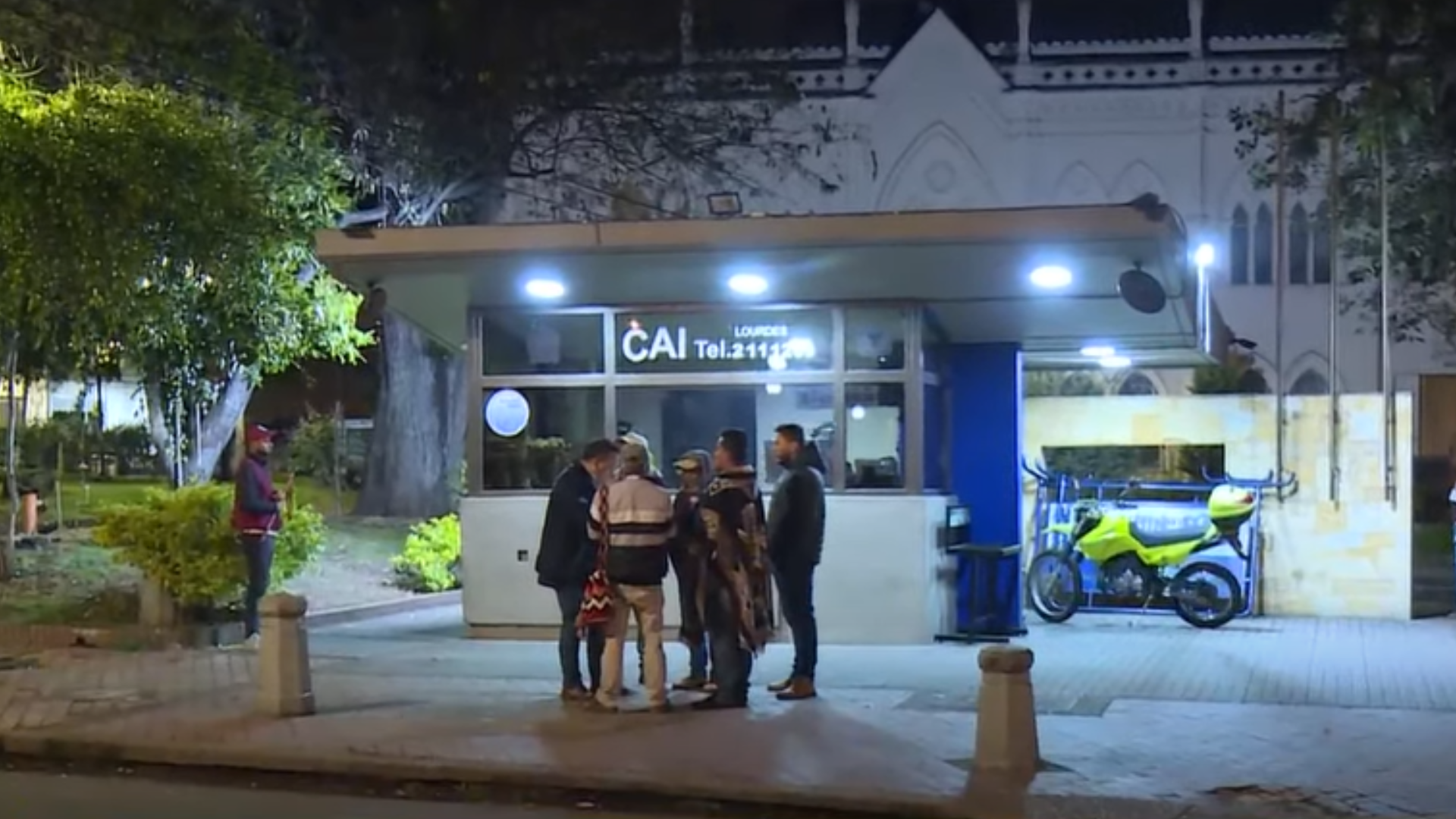 Indígenas reclaman detenido en CAI de Chapinero, por millonario robo a su comunidad