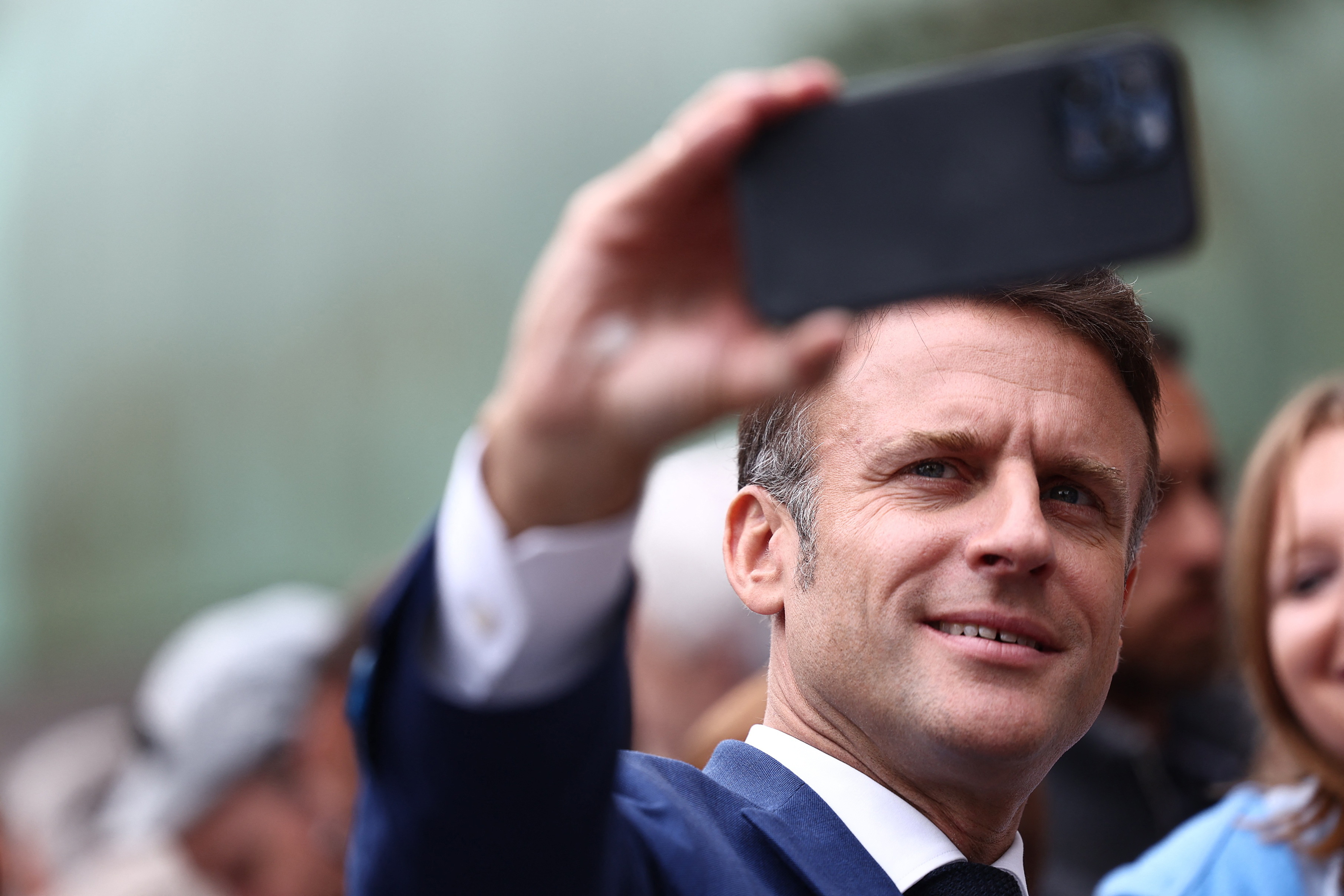 Macron, con “arrogancia”, escribe el libro de cómo no ganarle a la extrema derecha