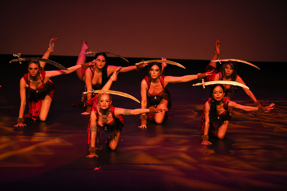 Antonina presento Magia Oriental, 29avo Festival de Danza Oriental en Colombia con 300 bailarinas en escena