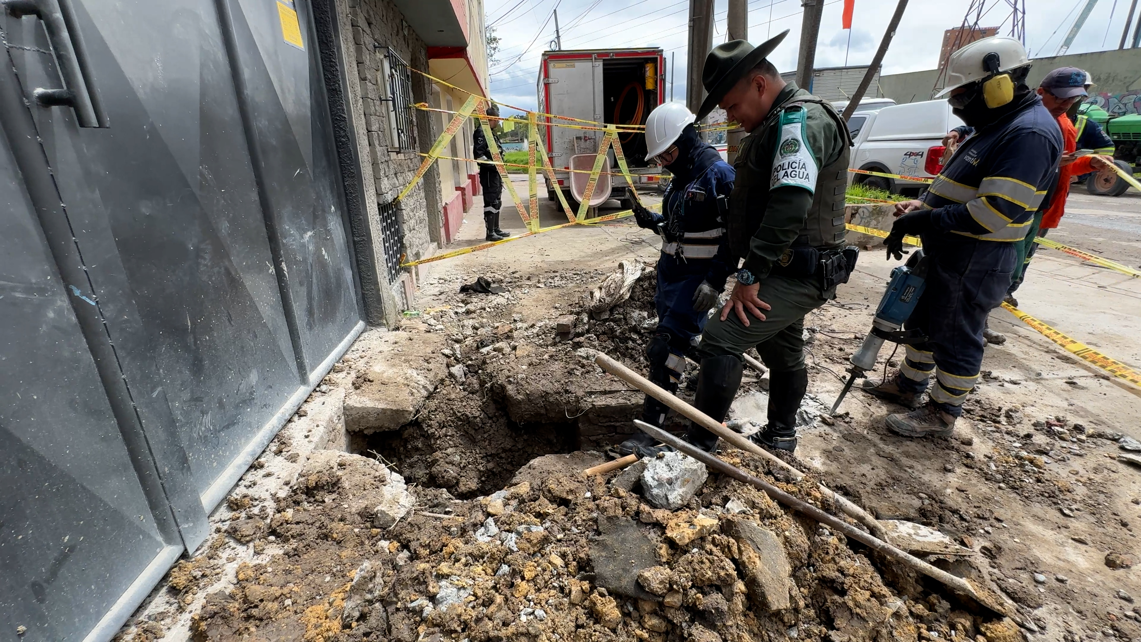 Descubren tintorería en Puente Aranda que robaba servicios de agua, luz y gas
