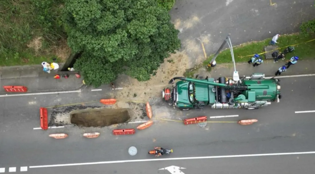 Por hundimiento en la vía Las Palmas de Medellín hay paso a un carril, ¿qué pasó?