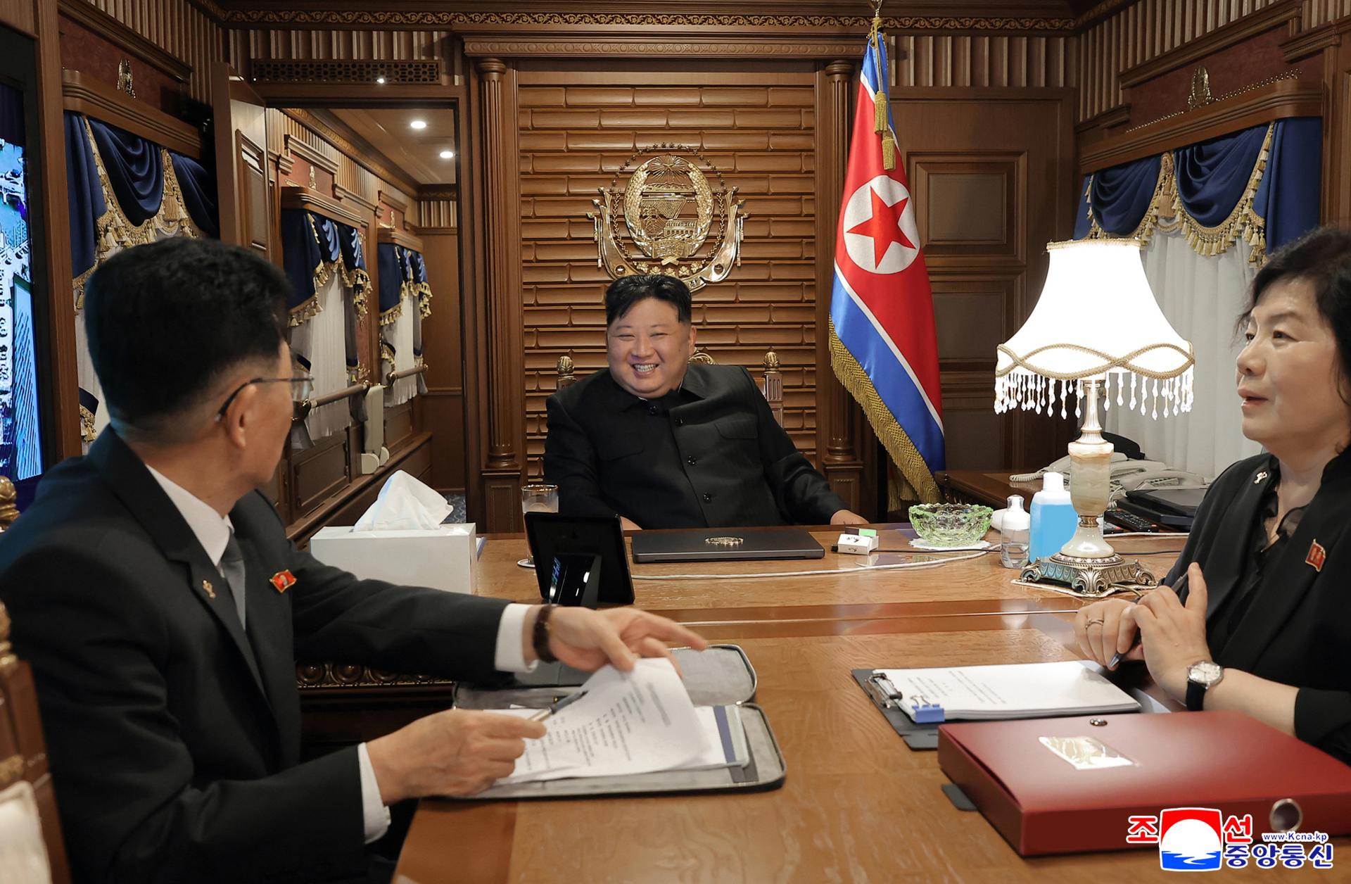 Putin elogia los lazos de Rusia con China, mientras que Kim Jong-un llega a Pekín