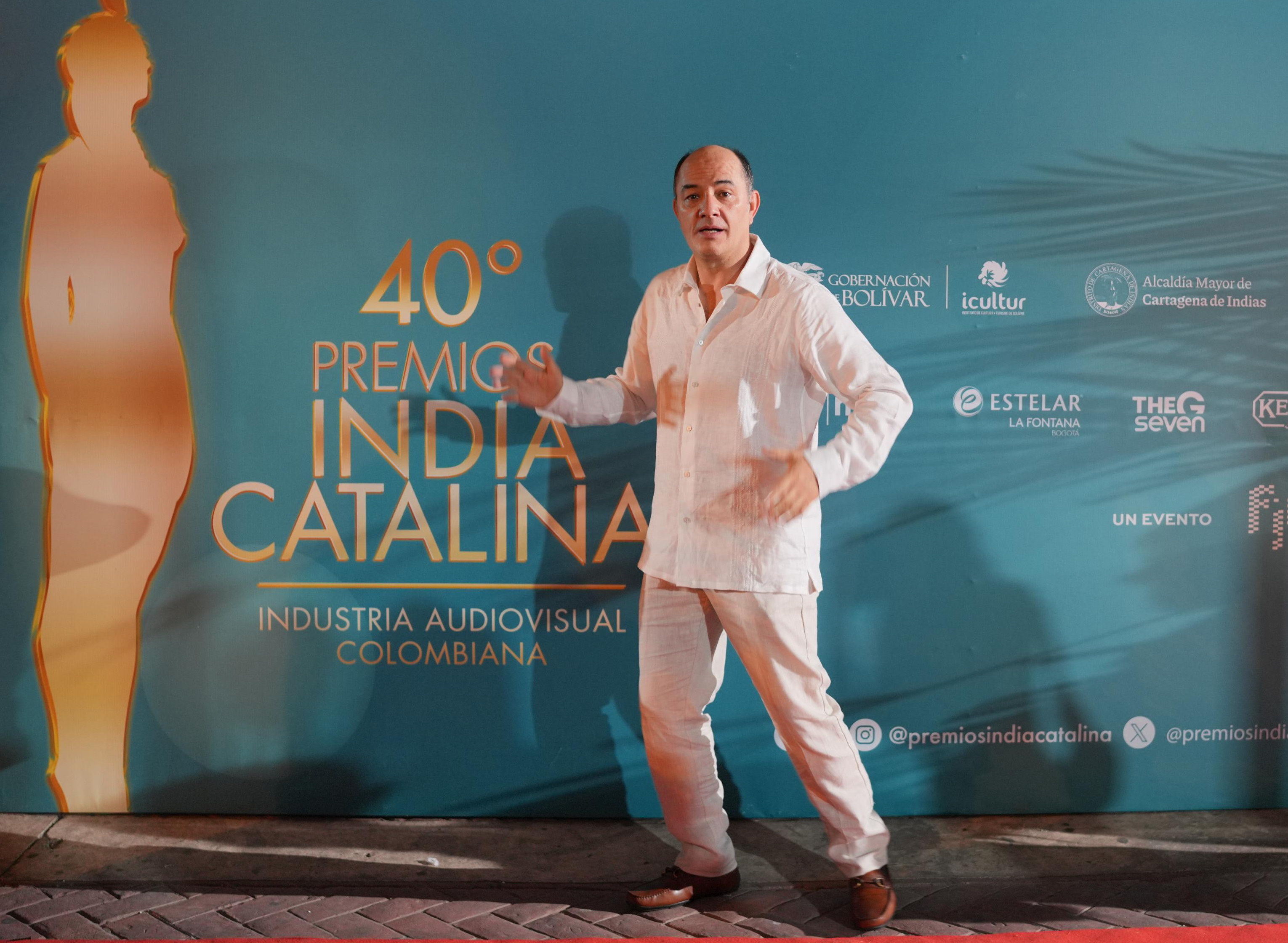 Julián Arango ha estado muy activo en el Festival de Cine. Estuvo antes los India Catalina, en un conversatorio donde dijo que afortunadamente a ninguna otra productora se le ocurrió hacer un reamik de la novela, “Bety la Fea”, no hubiera soportado a otro actor colombiano, haciendo su papel de Hugo Lombardi.