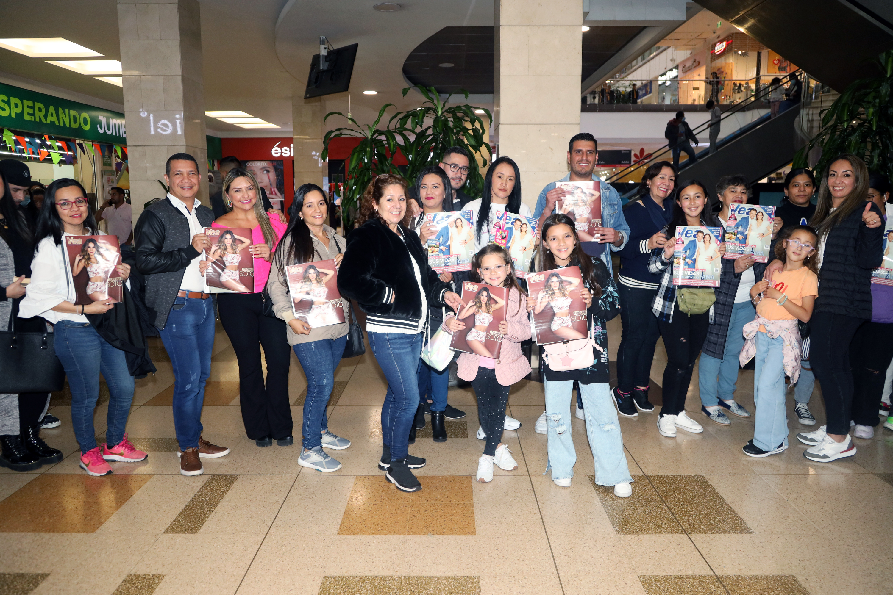 Carolina Soto firma de autógrafos en Centro Comercial Santafé