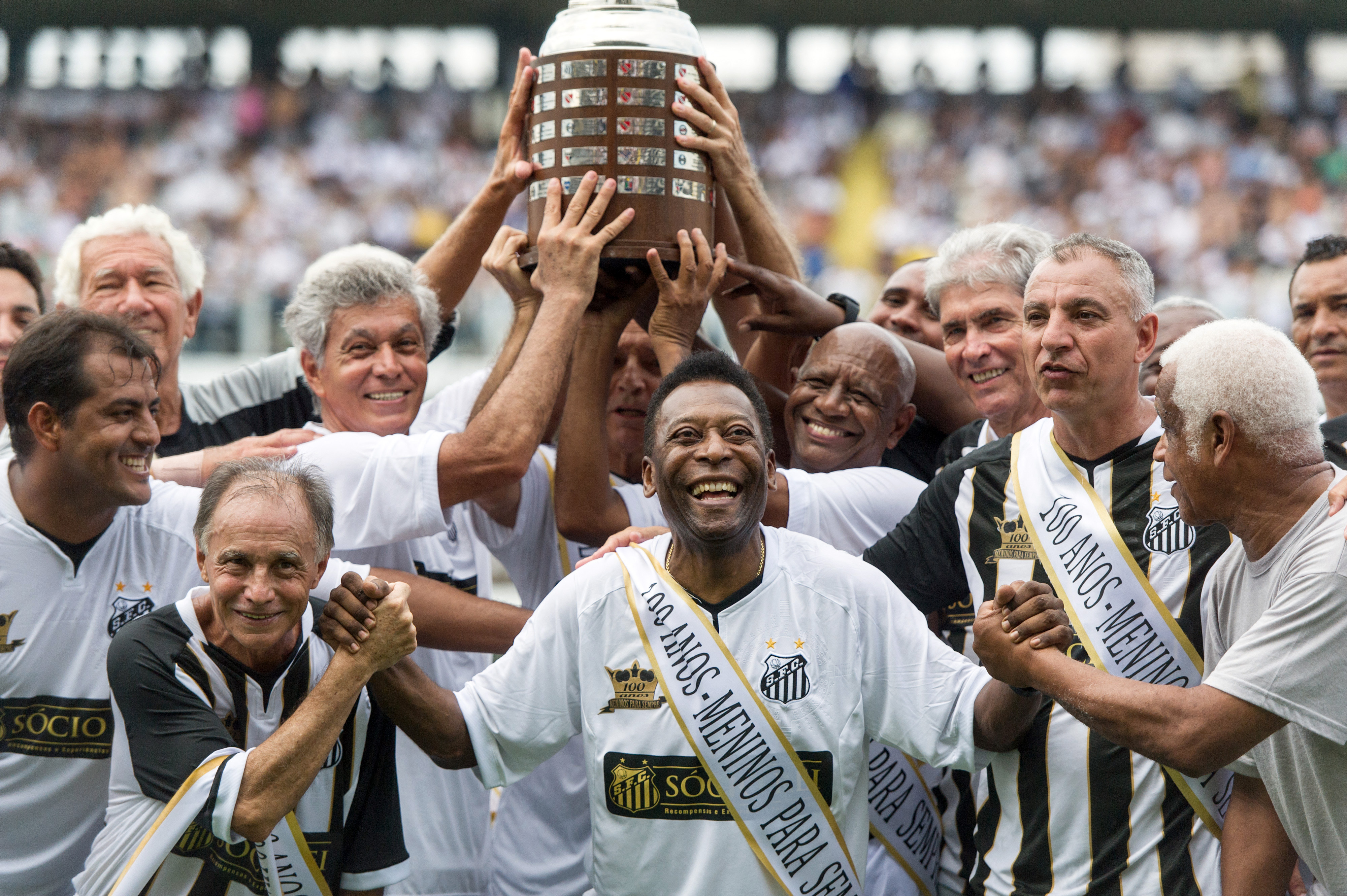(FILES) Former Brazilian footballer Edson Arantes do Nascimento, a.k.a. "Pele" (C), ambassador of the 2014 World Cup, celebrates with former team players during the 100th anniversary ceremony of Santos FC at Vila Belmiro stadium in Santos, about 70 km south of Sao Paulo, Brazil on April 14, 2012.