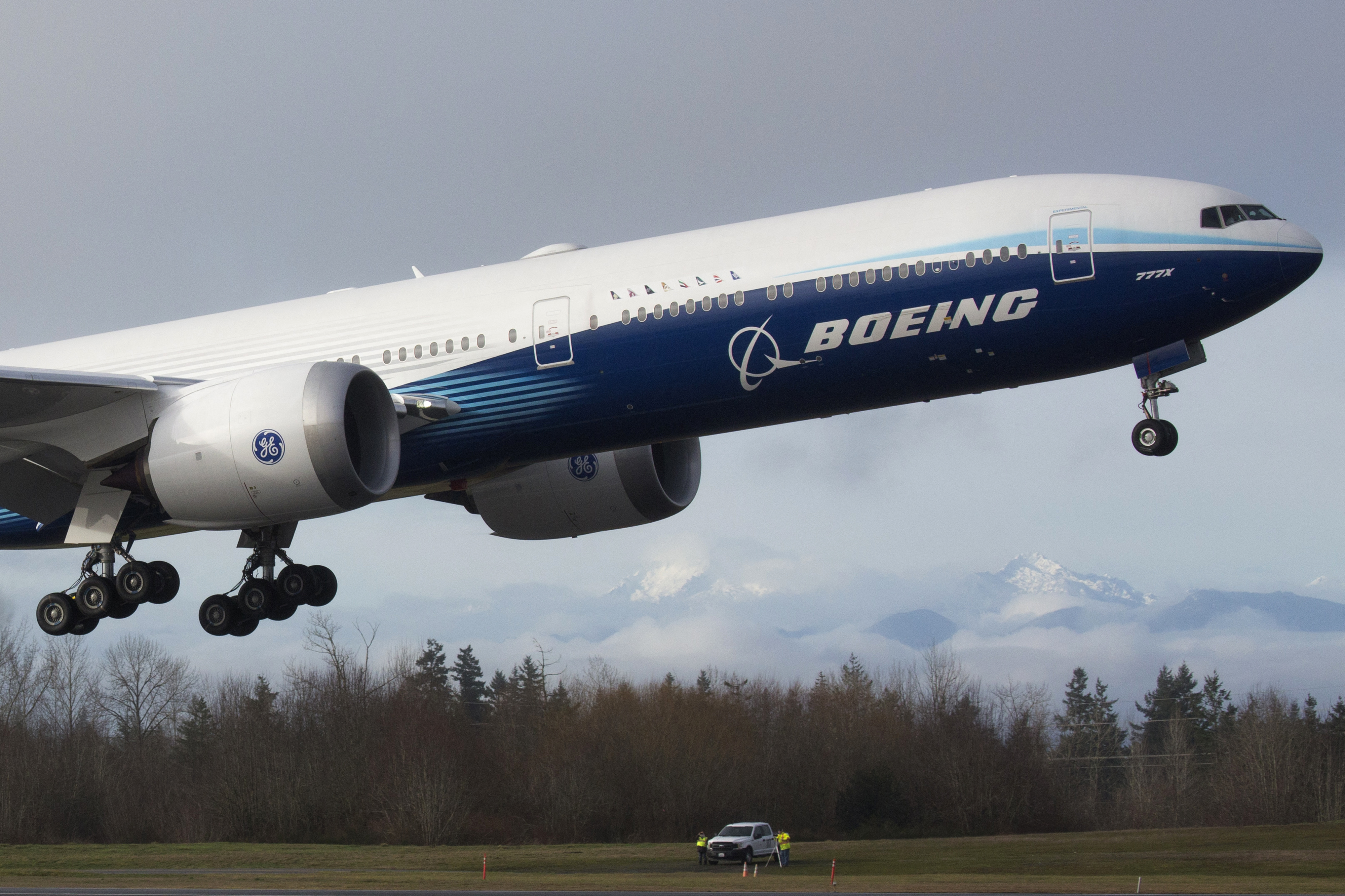 Boeing mejora su oferta de aumento salarial a trabajadores en huelga