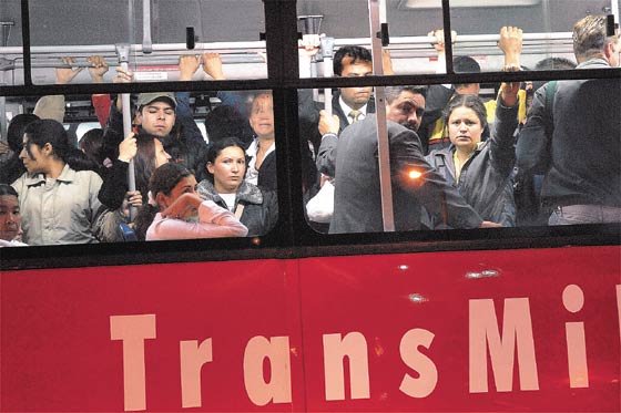 Estudiantes de Bogotá gozarán de tarifa diferencial en TransMilenio y SITP