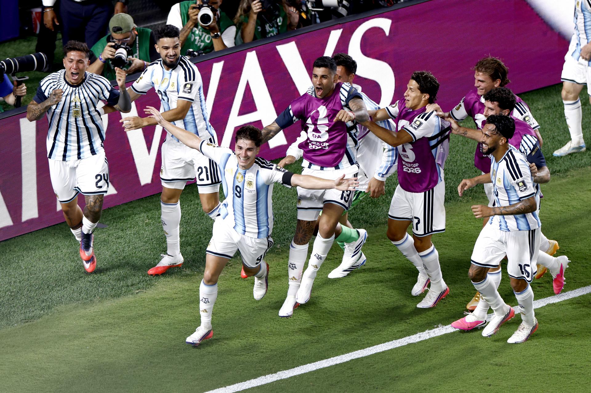 Argentina volvió a sufrir, pero Julián Álvarez los metió a la semifinal con un golazo