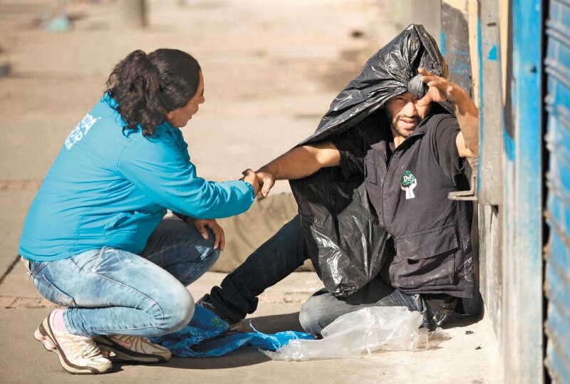 Ángeles Azules refuerzan acciones sociales con habitantes de calle en el Canal Comuneros