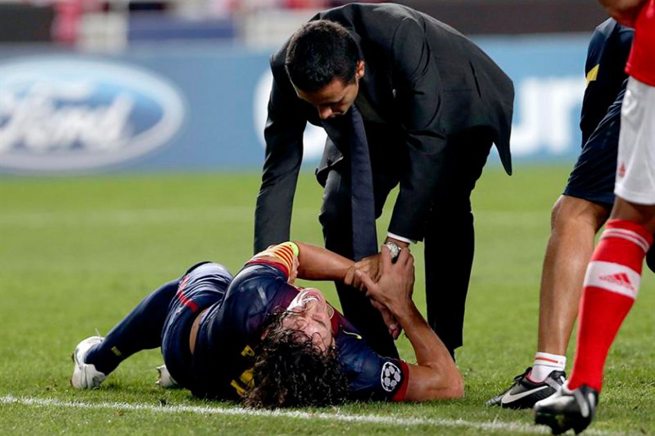 Puyol fue operado en rodilla y se perdería cuartos ante París SG
