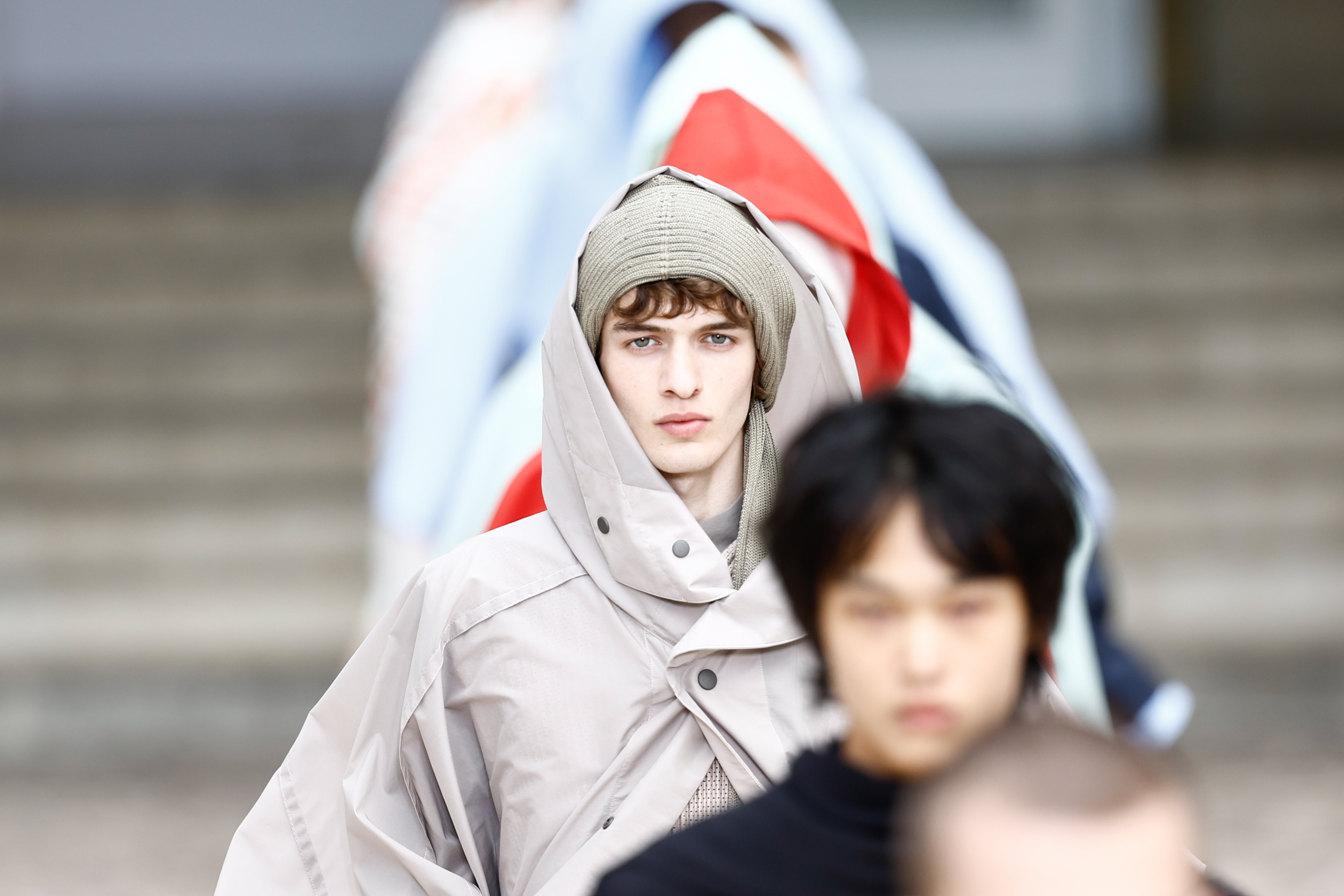 Paris (France), 20/06/2024.- Models present creations for the Spring/Summer 2025 Menswear Collection by Issey Miyake fashion house during the Paris Men's Fashion Week, in Paris, France, 20 June 2024. The presentation of the Men'Äôs collections runs from 18 to 23 June. (Moda, Francia) EFE/EPA/MOHAMMED BADRA