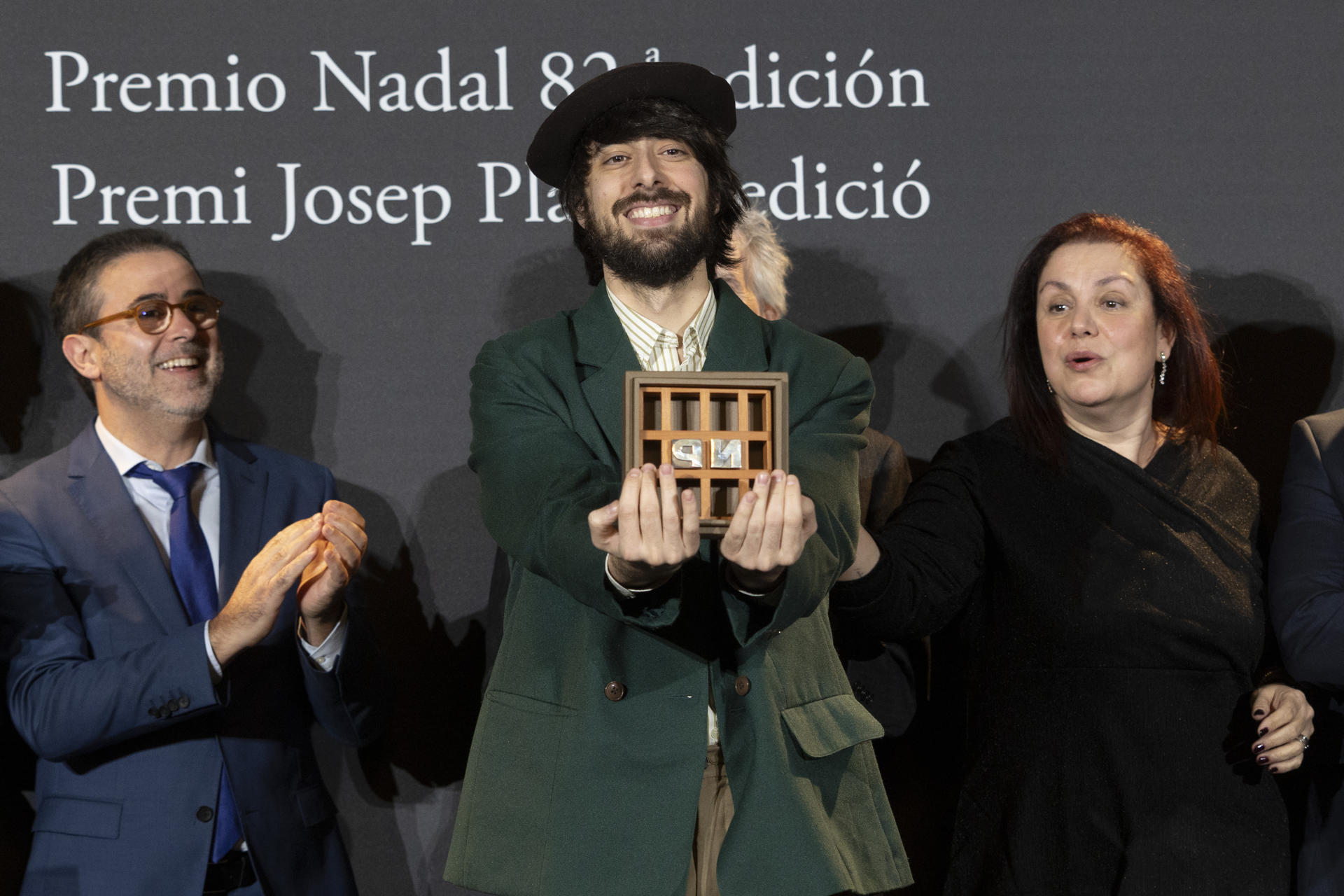 David Uclés, el escritor de 35 años que ganó el Premio Nadal, histórico galardón español