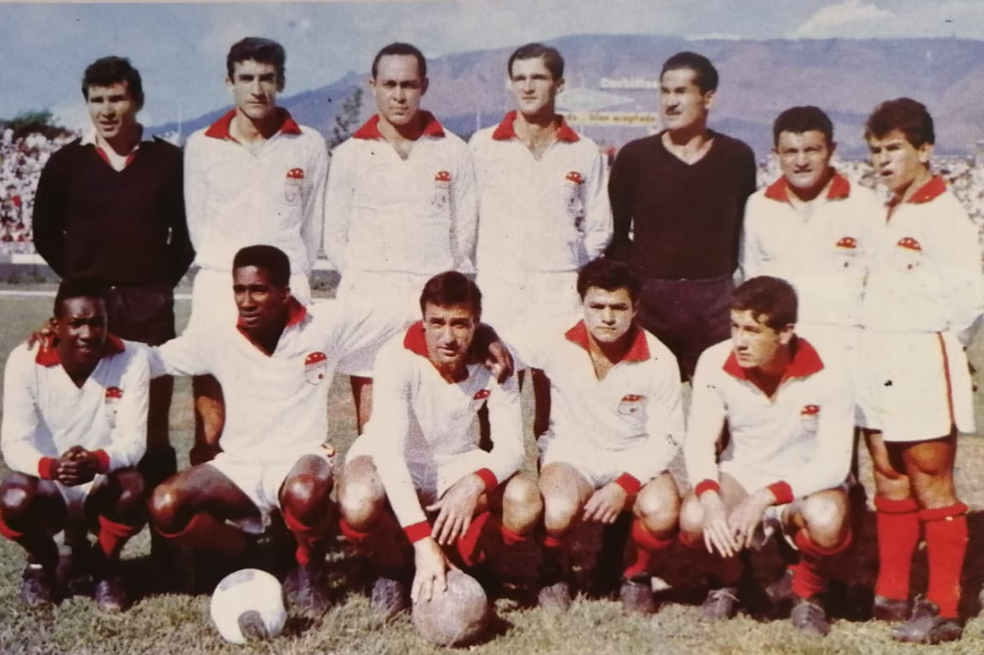 Santa Fe campeón con Gabriel Ochoa Uribe en 1966. La nómina: Arriba: Osvaldo Ayala, Carlos Antonietta, Claudionor Cardozo, Ignacio "Velitas" Pérez, Pablo Centurión, Carlos Rodríguez y Carlos Aponte. Abajo: Luis Carlos Franca, Delio "Maravilla" Gamboa, Lorenzo Devanni, Alfonso Cañón y Pedro "Pollo" Diaz.