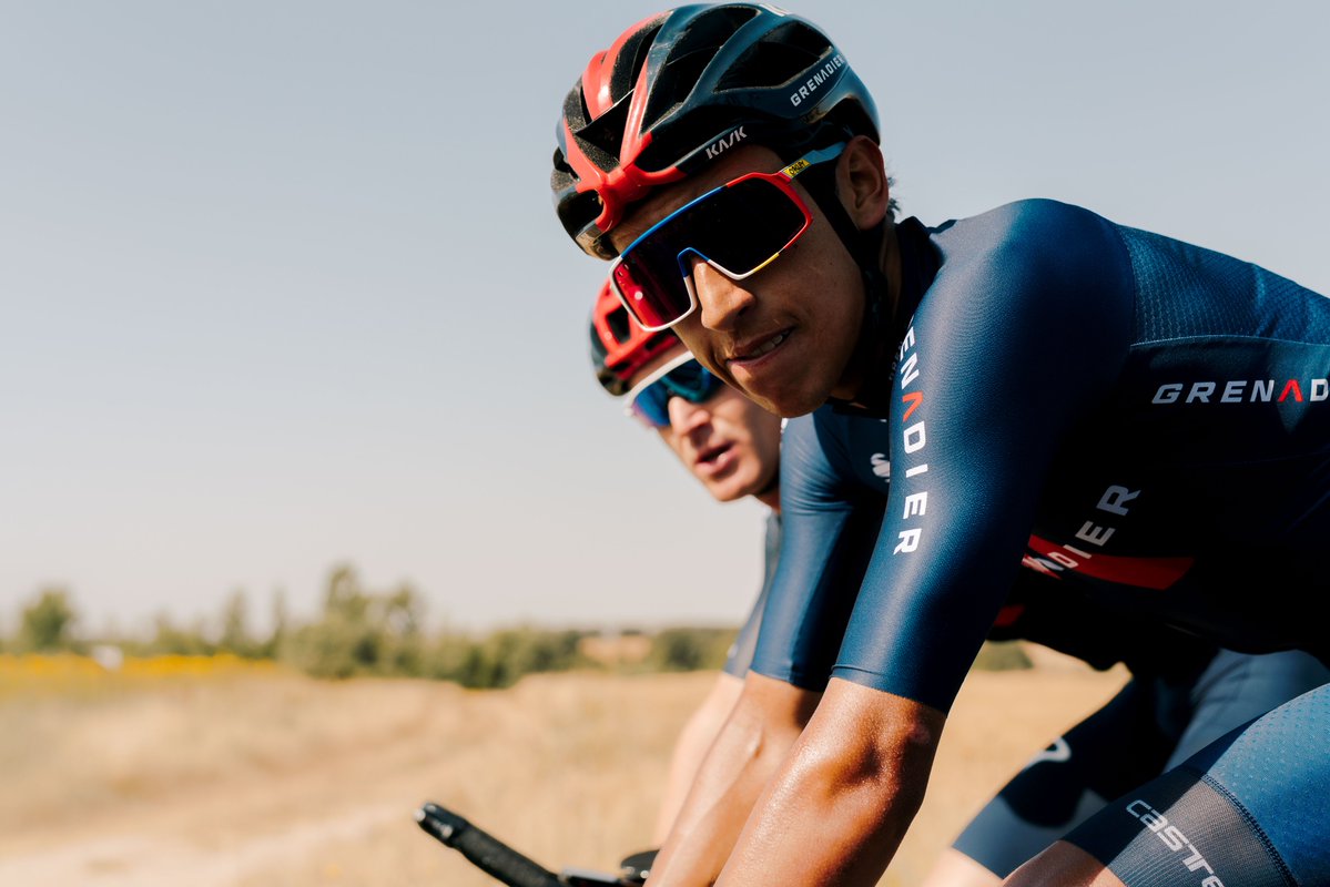Egan Bernal resistió y ahora es el líder de los jóvenes de la Vuelta a España