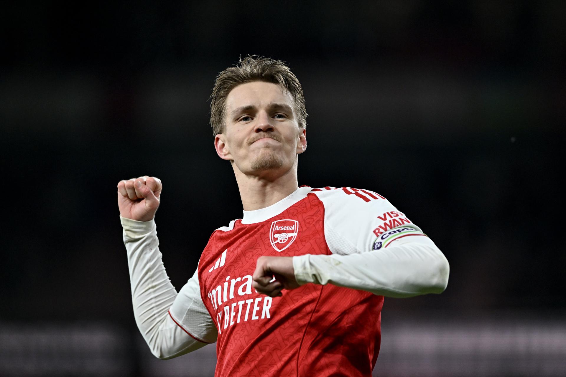 LONDON (United Kingdom), 30/12/2025.- Arsenal's Martin Odegaard celebrates after winning the English Premier League match between Arsenal FC and Aston Villa, in London, Britain, 30 December 2025. (Reino Unido, Londres) EFE/EPA/VINCE MIGNOTT EDITORIAL USE ONLY. No use with unauthorized audio, video, data, fixture lists, club/league logos, 'live' services or NFTs. Online in-match use limited to 120 images, no video emulation. No use in betting, games or single club/league/player publications.