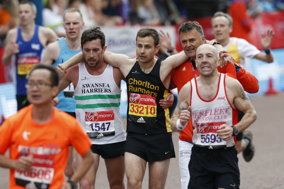 Conmovedora muestra de deportividad en la Maratón de Londres