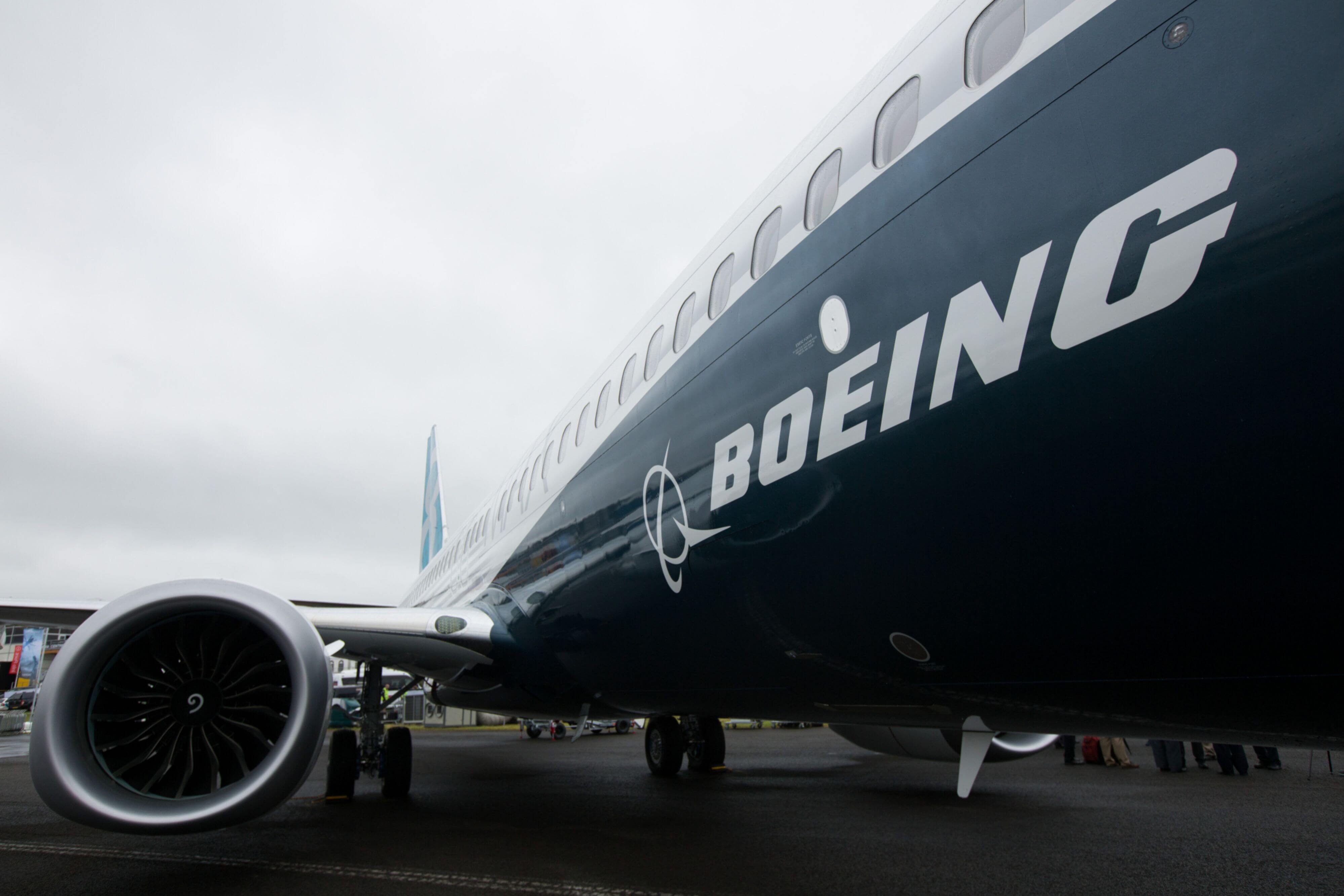Unión Europea detiene revisión antimonopolio en acuerdo de Boeing y Embraer