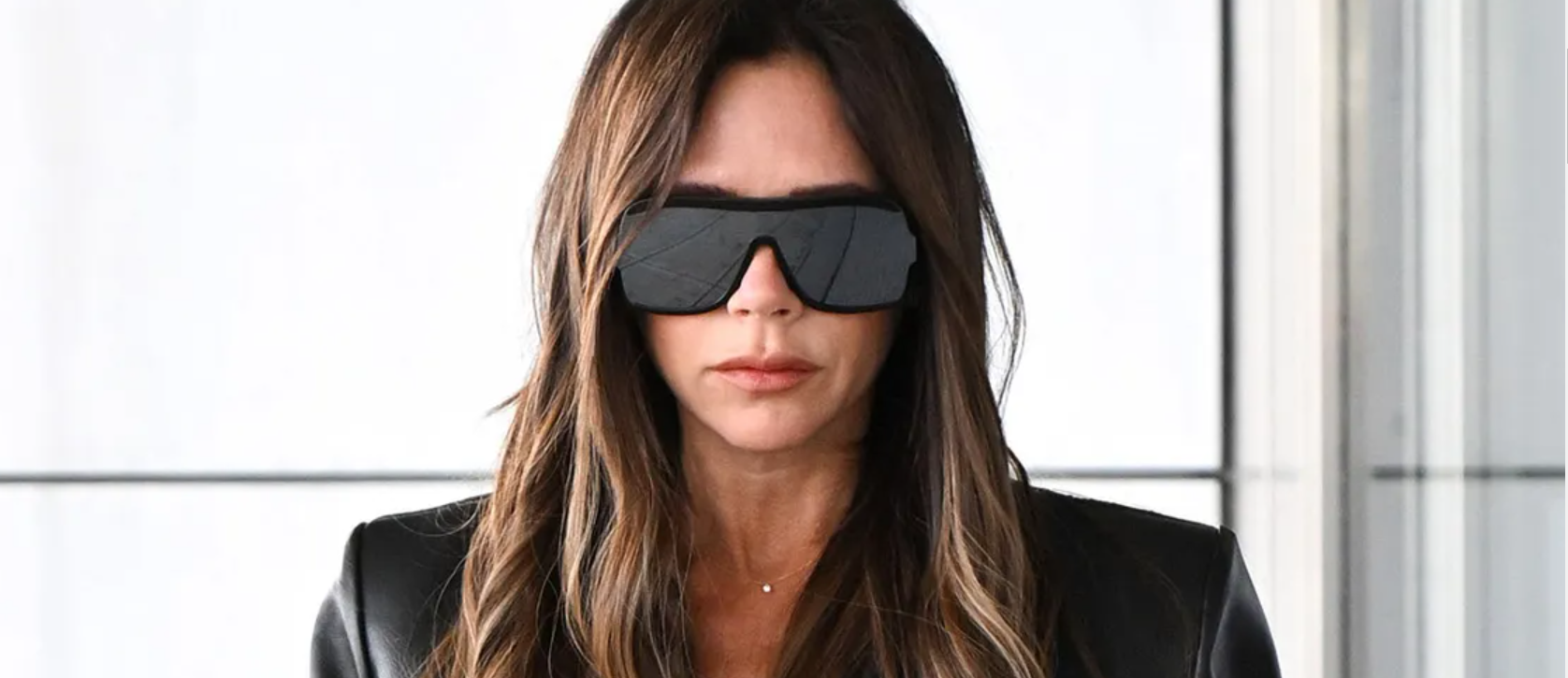 El look con el que llegó Victoria Beckham a París: ¿la sencillez es el nuevo lujo?