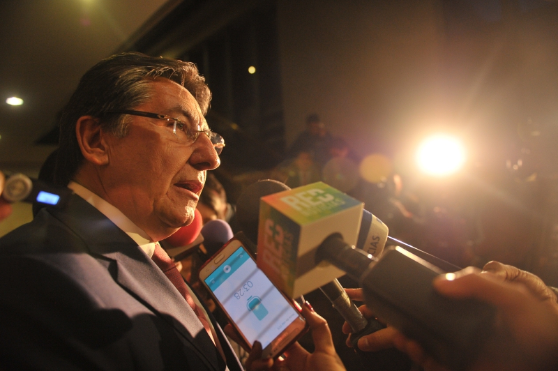 “En un mes habrá decisiones sobre Saludcoop”: Néstor Humberto Martínez