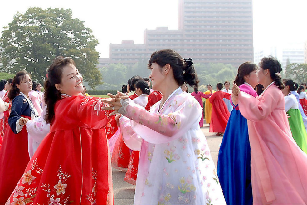 En Corea del Norte bailan, mientras su líder amenaza al mundo