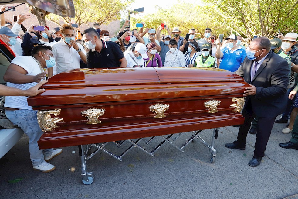 El cuerpo de Jorge Oñate fue trasladado el domingo desde Medellín hasta Valledupar, donde fue velado en la Biblioteca Departamental Rafael Carrillo Lúquez.