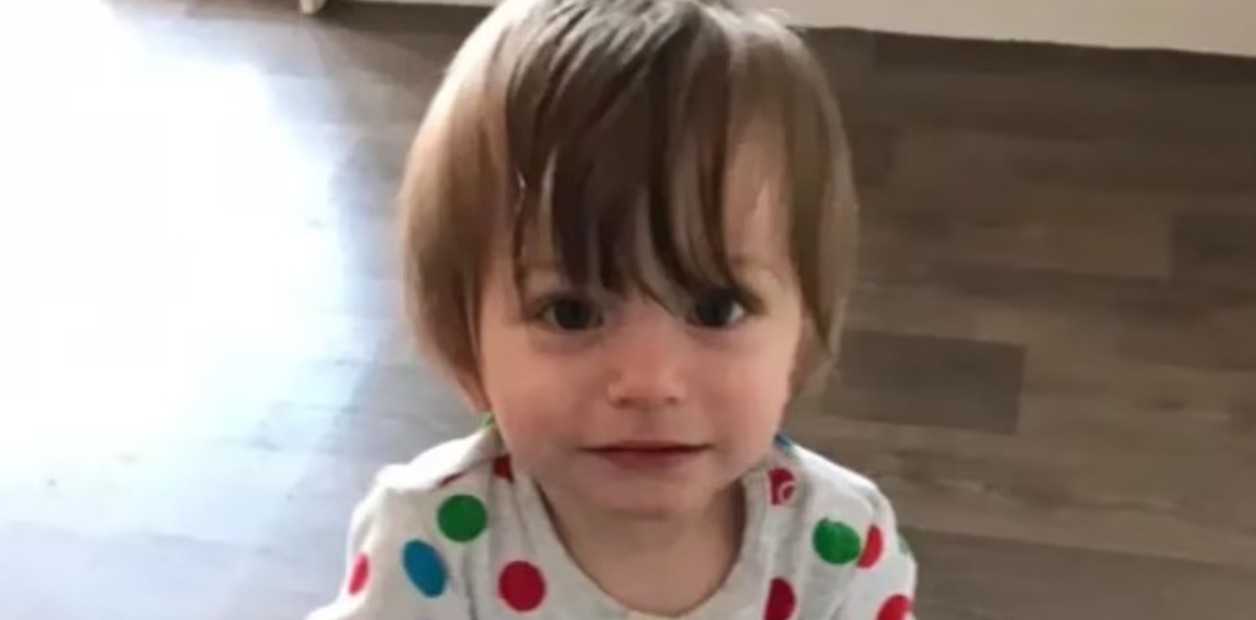 Niño murió de hambre tras pasar una semana junto al cadáver de su padre