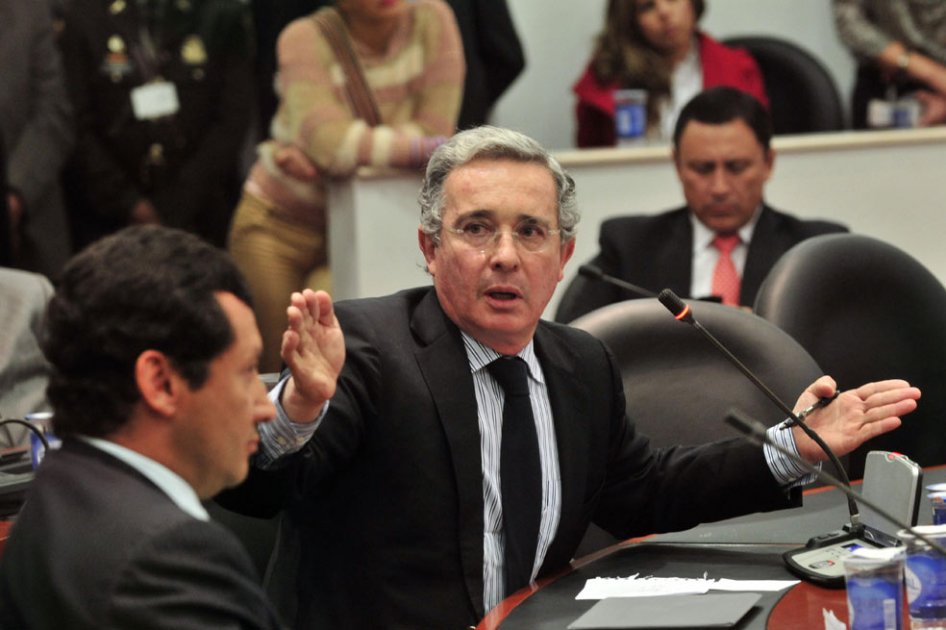 Piden aclarar si investigador de Uribe es procesado por parapolítica