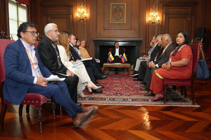 Petro se reunió con ministra de Venezuela en medio de ruidos por la zona binacional