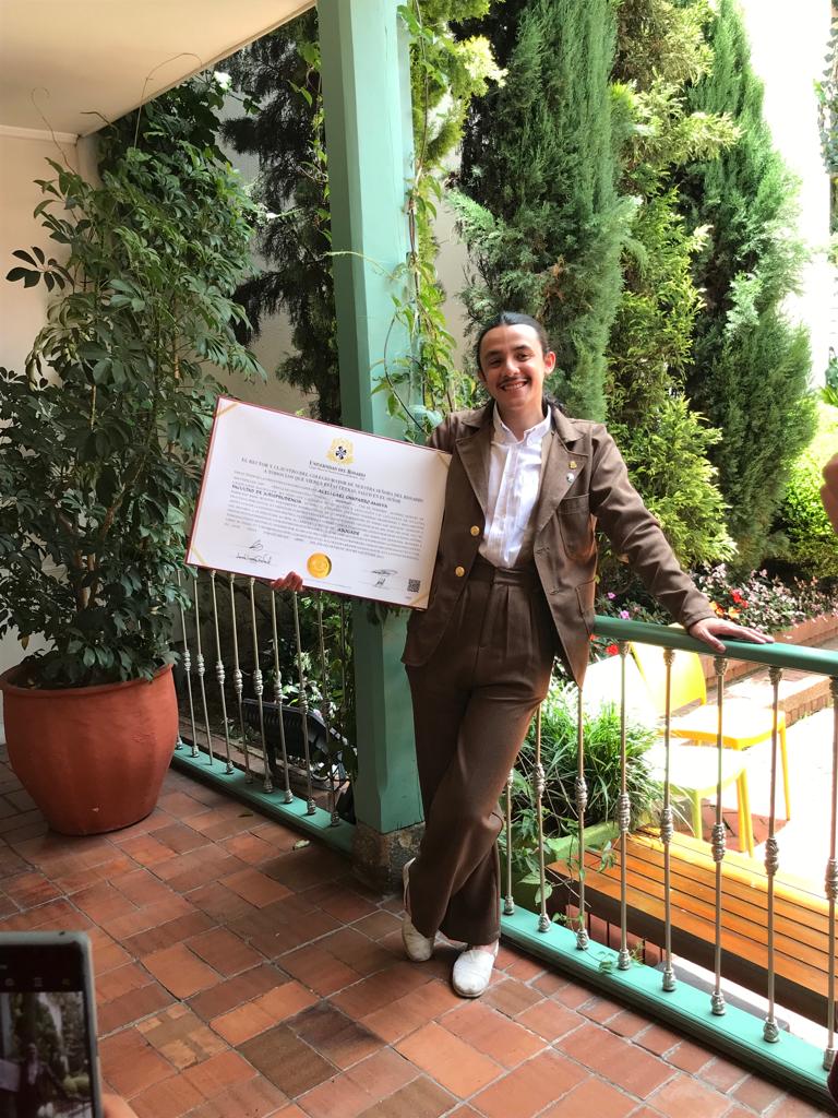 Así fue como Alelí logró el primer diploma de “abogade” de Colombia