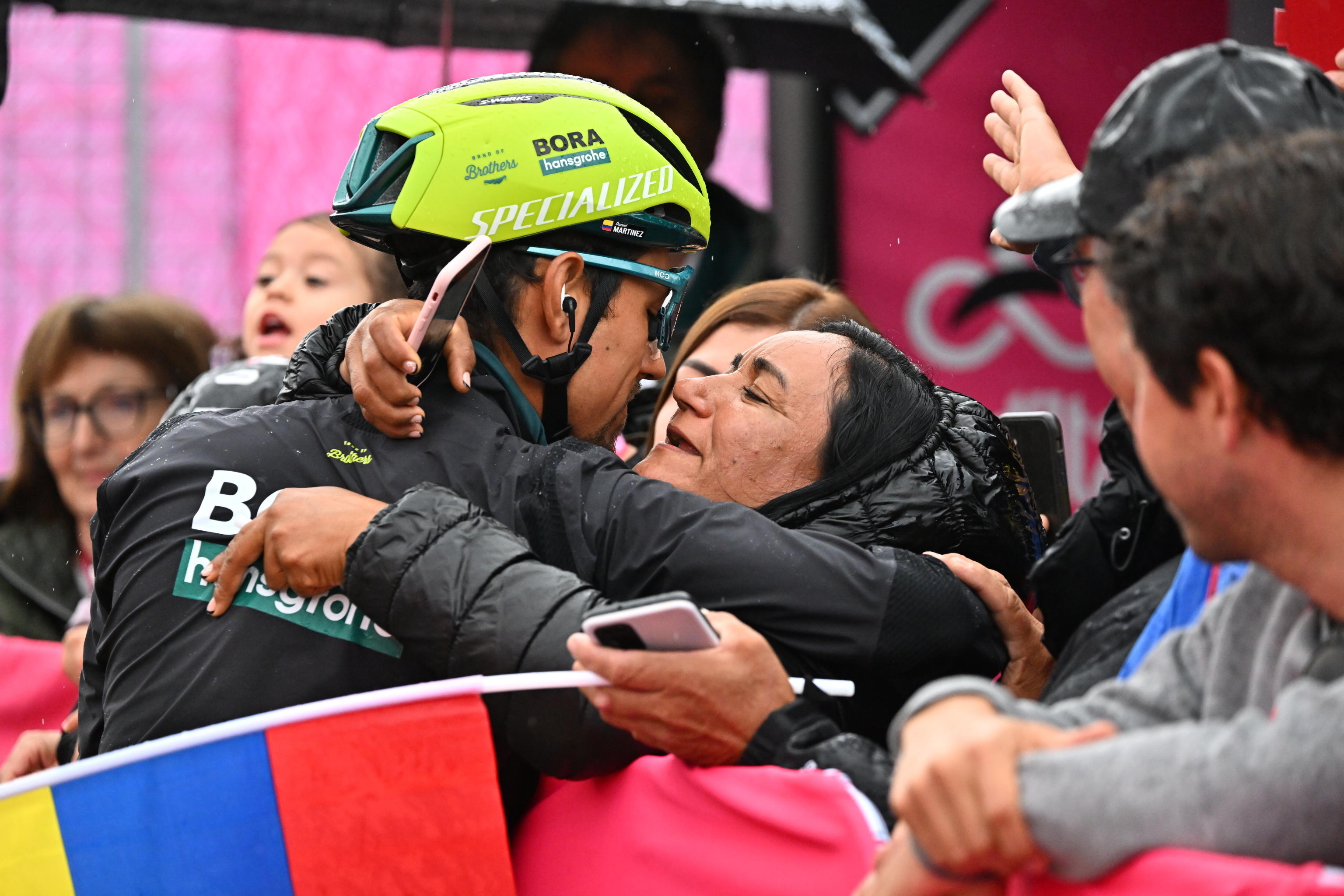 Alpago (Italy), 25/05/2024.- Colombian rider Daniel Felipe Martinez Poveda of Bora - Hansgrohe team and a family member, at to the start for the 20th stage of the 107 Giro d'Italia 2024, cycling race over 184 km from Alpago to Bassano del Grappa, Italy, 25 May 2024. (Ciclismo, Italia) EFE/EPA/LUCA ZENNARO