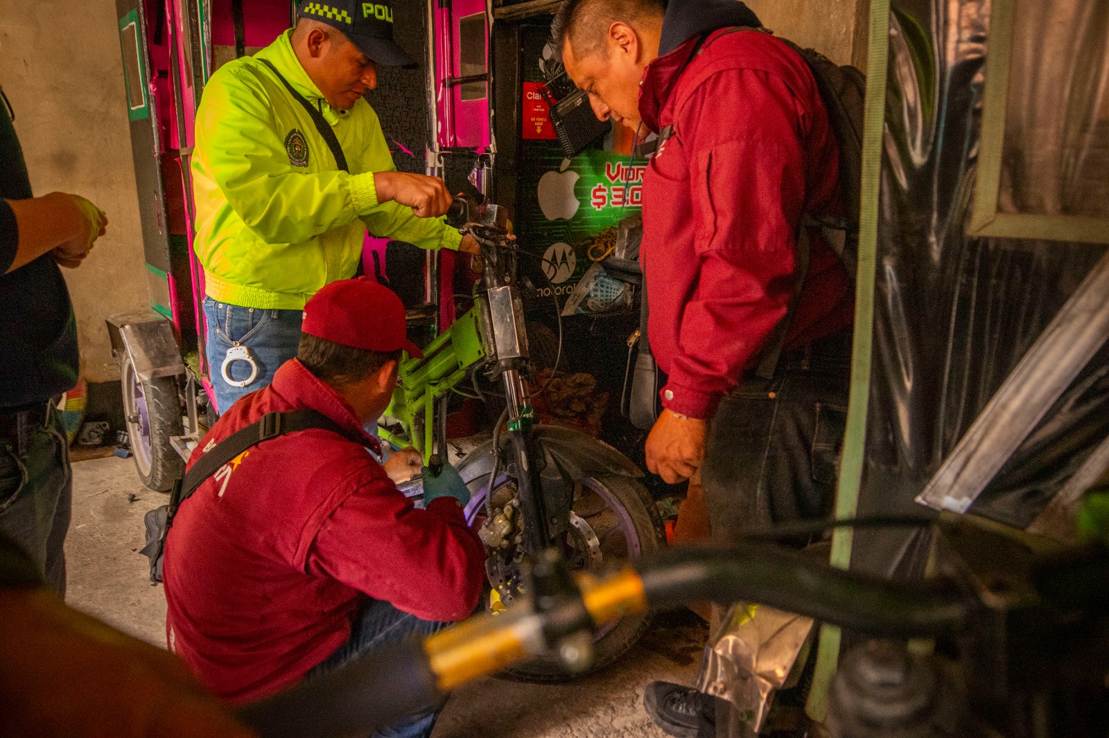 Hallan taller en Suba en el que alteraban motores para hacer bicitaxis