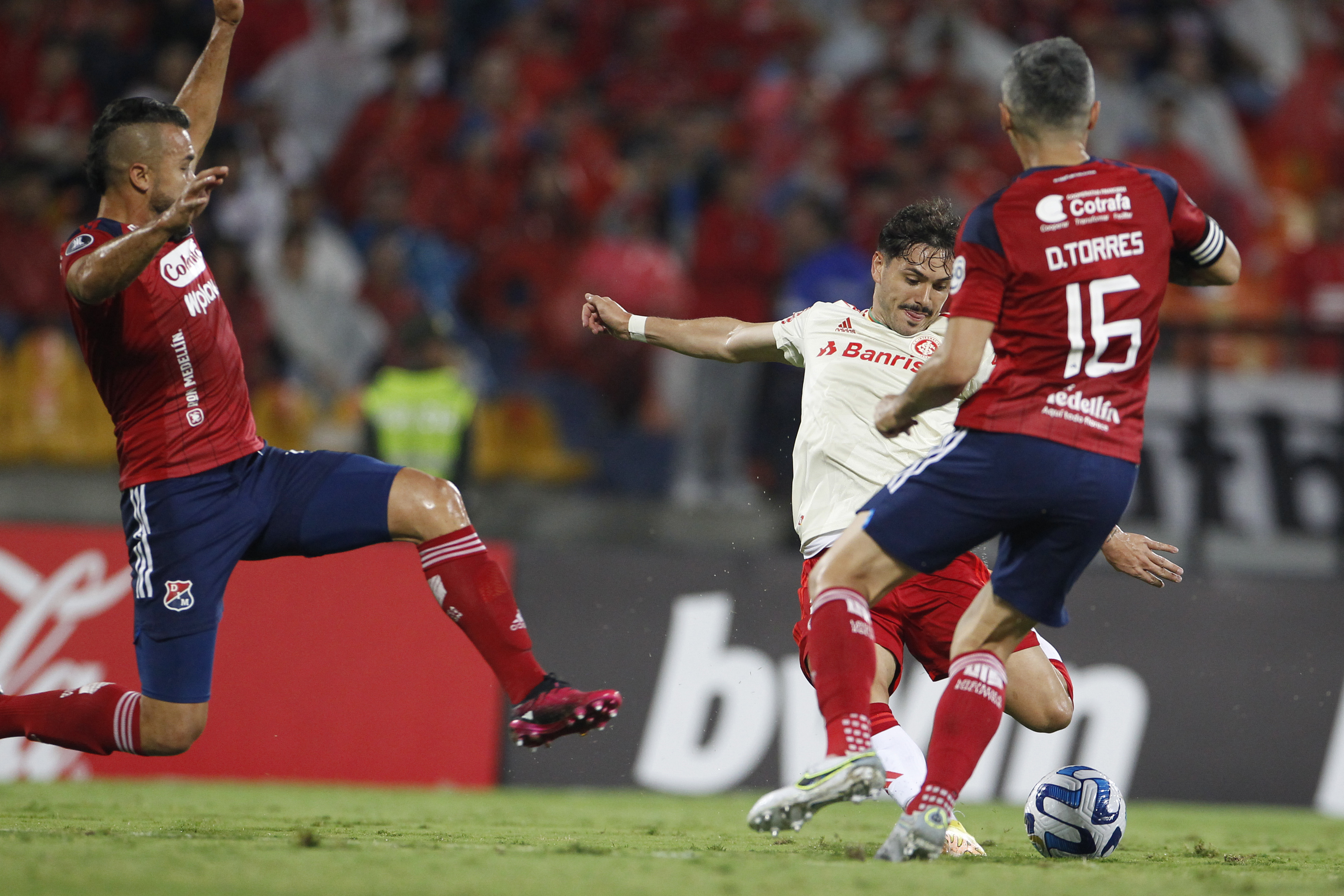Copa Libertadores: Medellín dejó escapar la victoria ante Inter de Porto Alegre