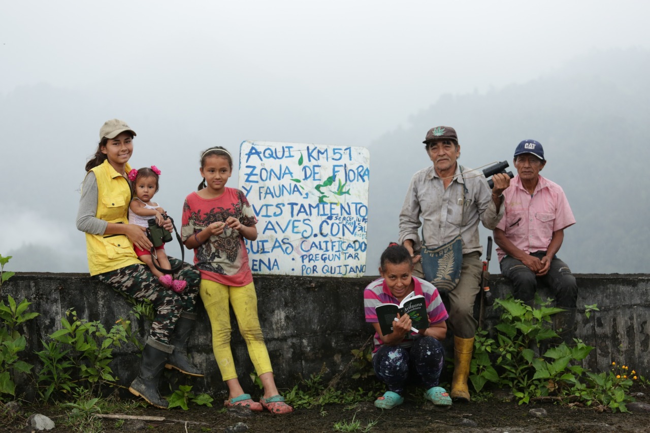 Pie de foto: La comunidad de Santa Rosa salió en pequeños grupos para avistar y documentar aves. / Programa Naturamazonas, Conservación Internacional Colombia.Todos por la naturaleza