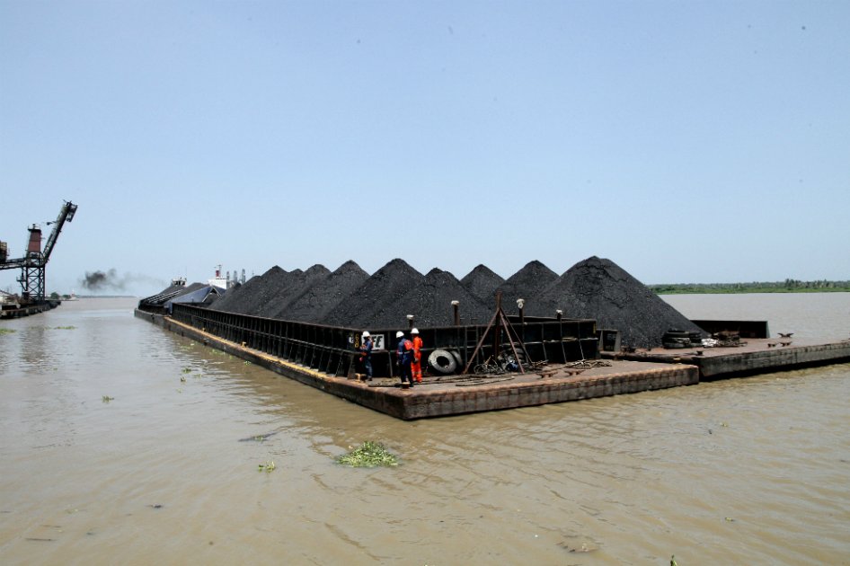 Por río llegan a Barranquilla las primeras 4.000 toneladas de carbón