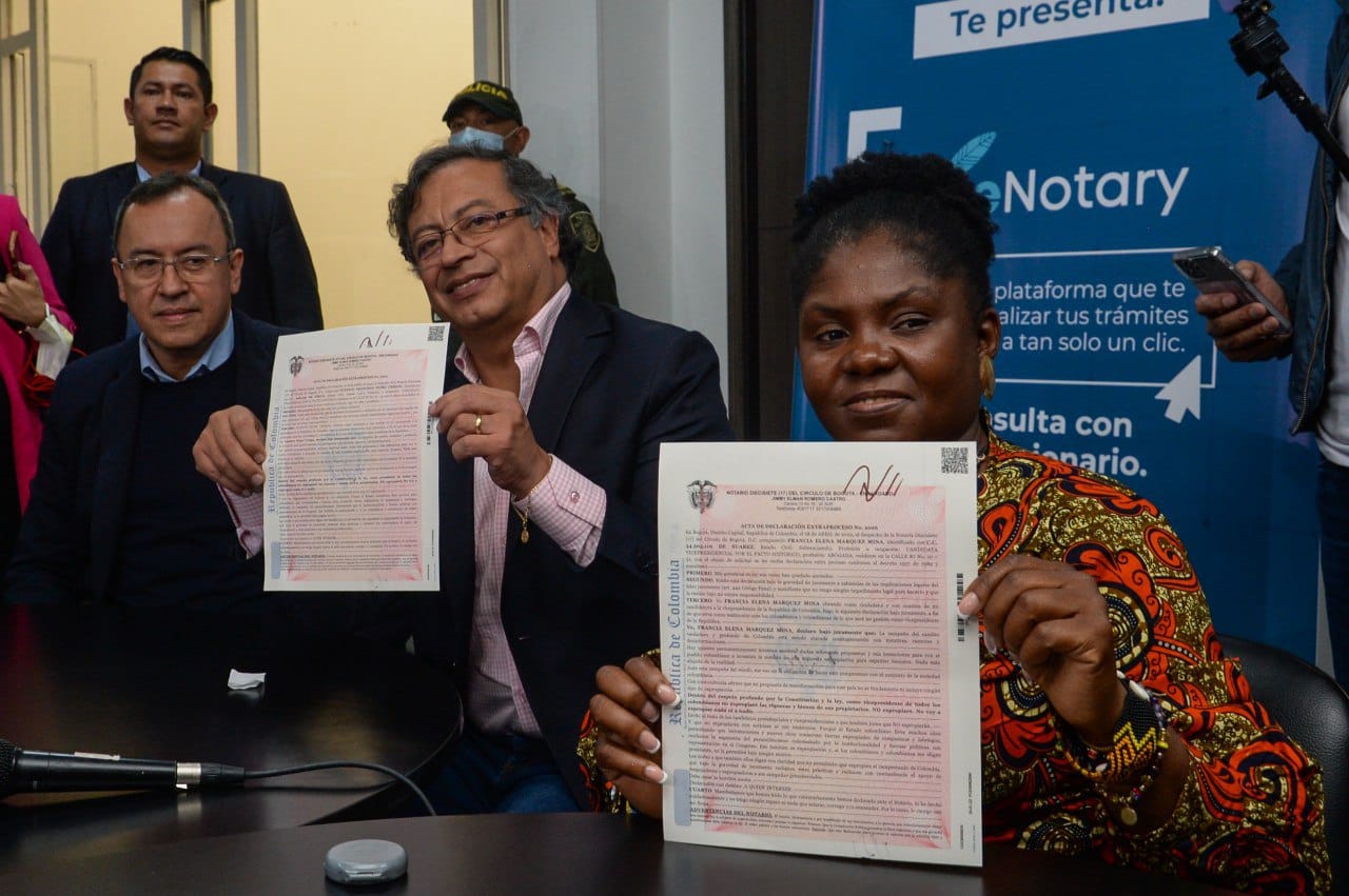 Gustavo Petro y Francia Márquez firmaron compromiso de “no expropiación”