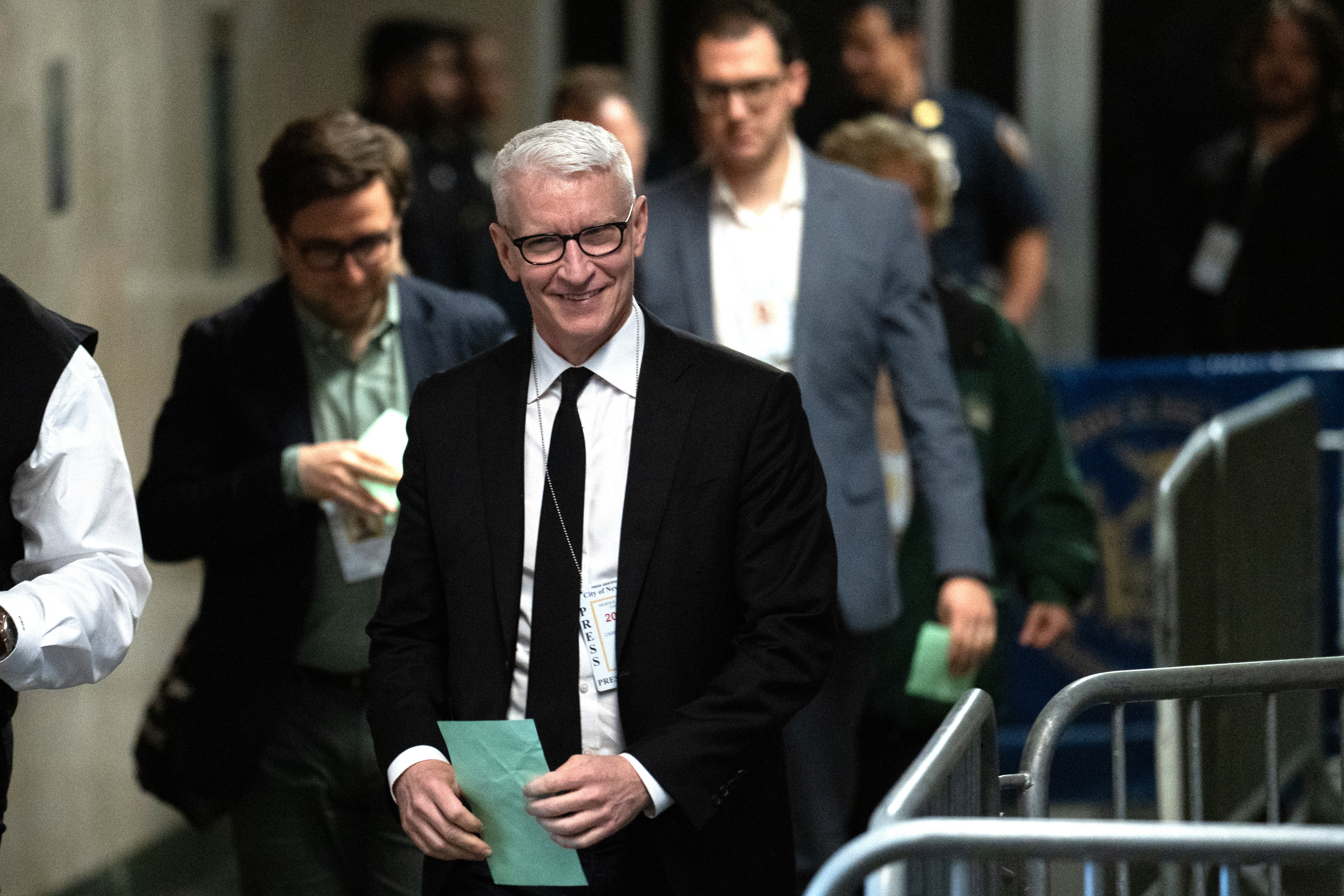 Anderson Cooper sale de ’60 minutos’, de CBS, después de veinte años
