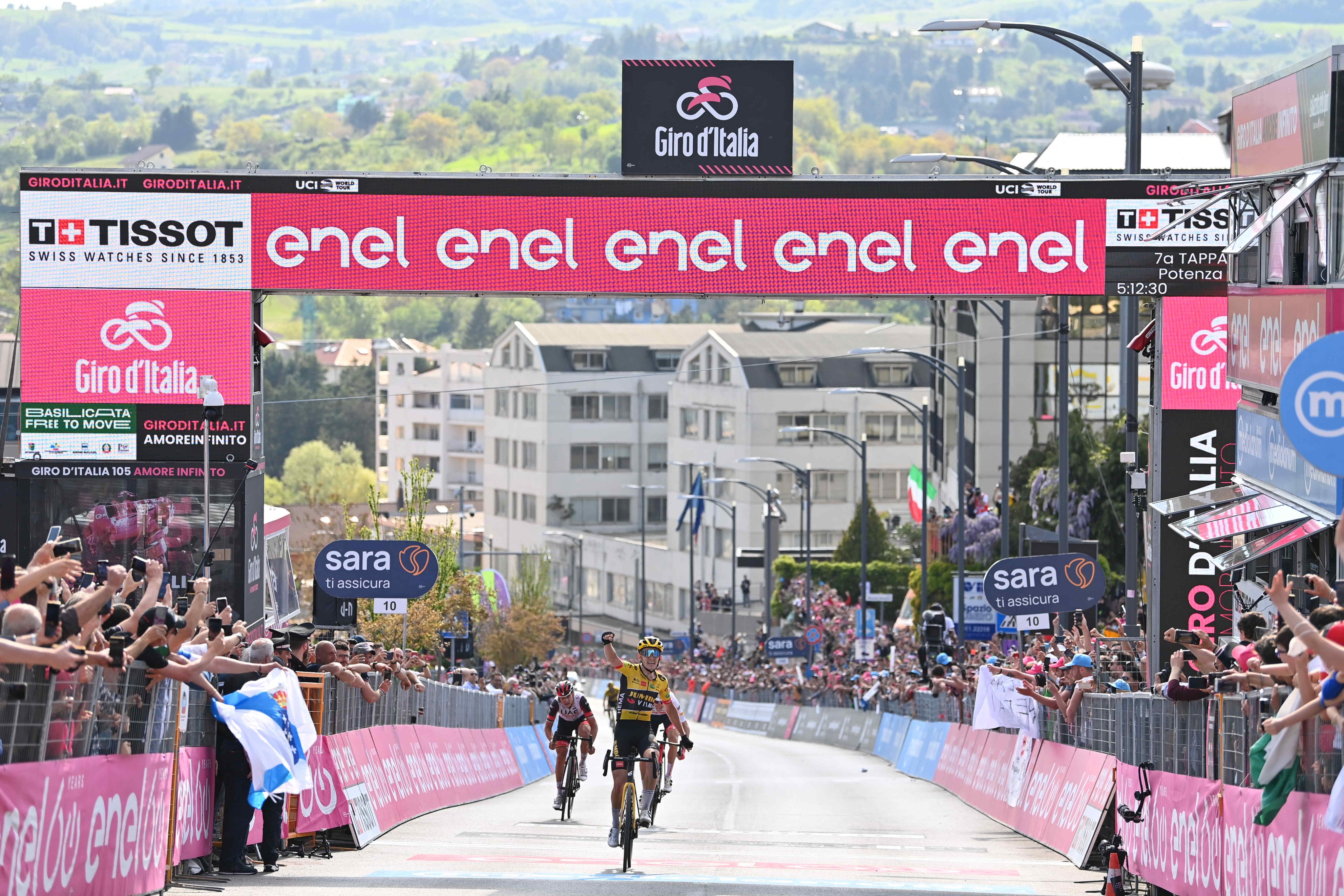 Bouwman ganó la séptima etapa del Giro de Italia: Diego Camargo brilló en la fuga