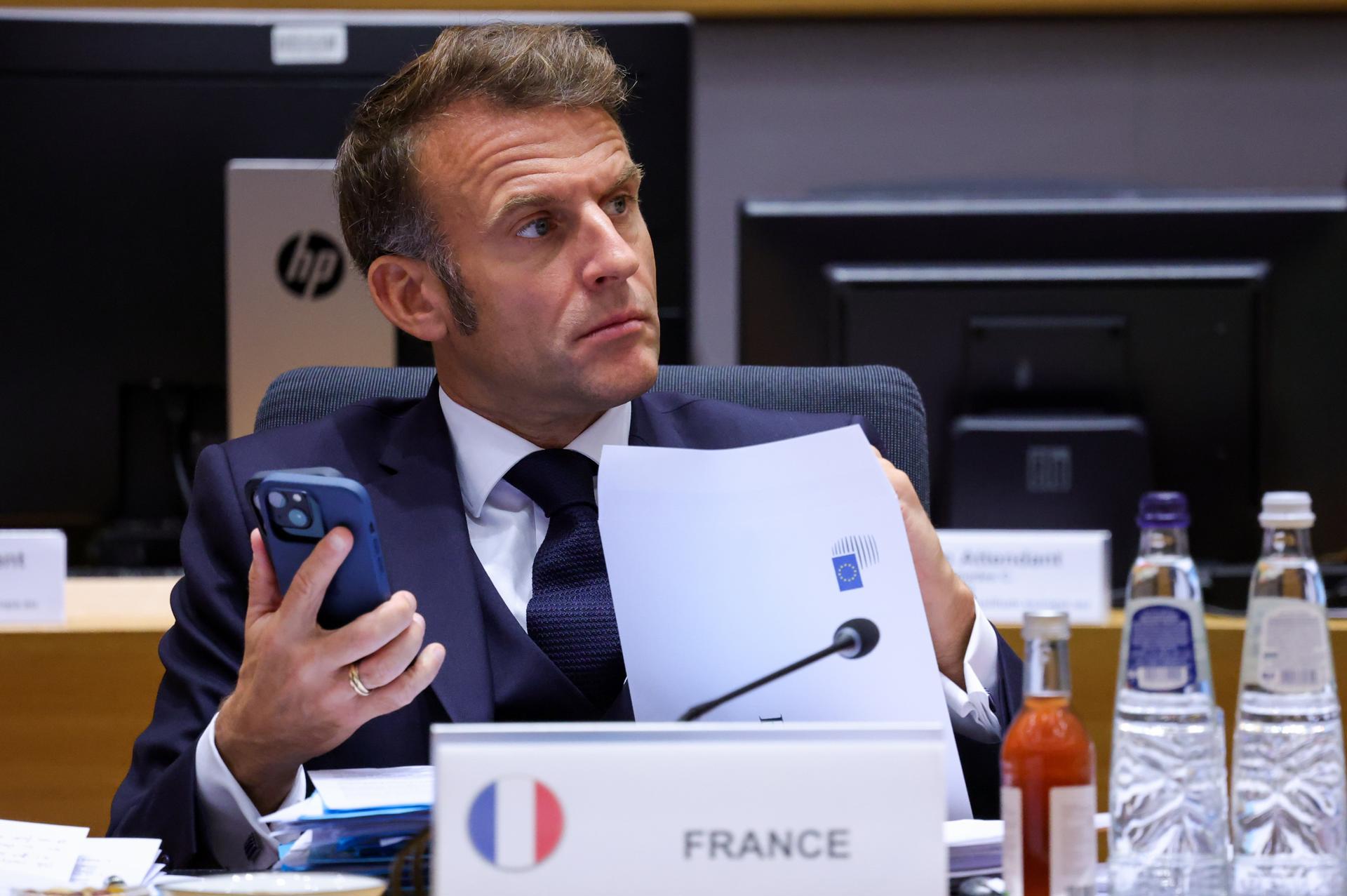 Brussels (Belgium), 23/10/2025.- French President Emmanuel Macron attends the Euro Summit in Brussels, Belgium, 23 October 2025. EU leaders convene in Brussels to discuss the situation Ukraine, European defence, developments in the Middle East, competitiveness, housing and migration. (Bélgica, Ucrania, Bruselas) EFE/EPA/Yves Herman / POOL
