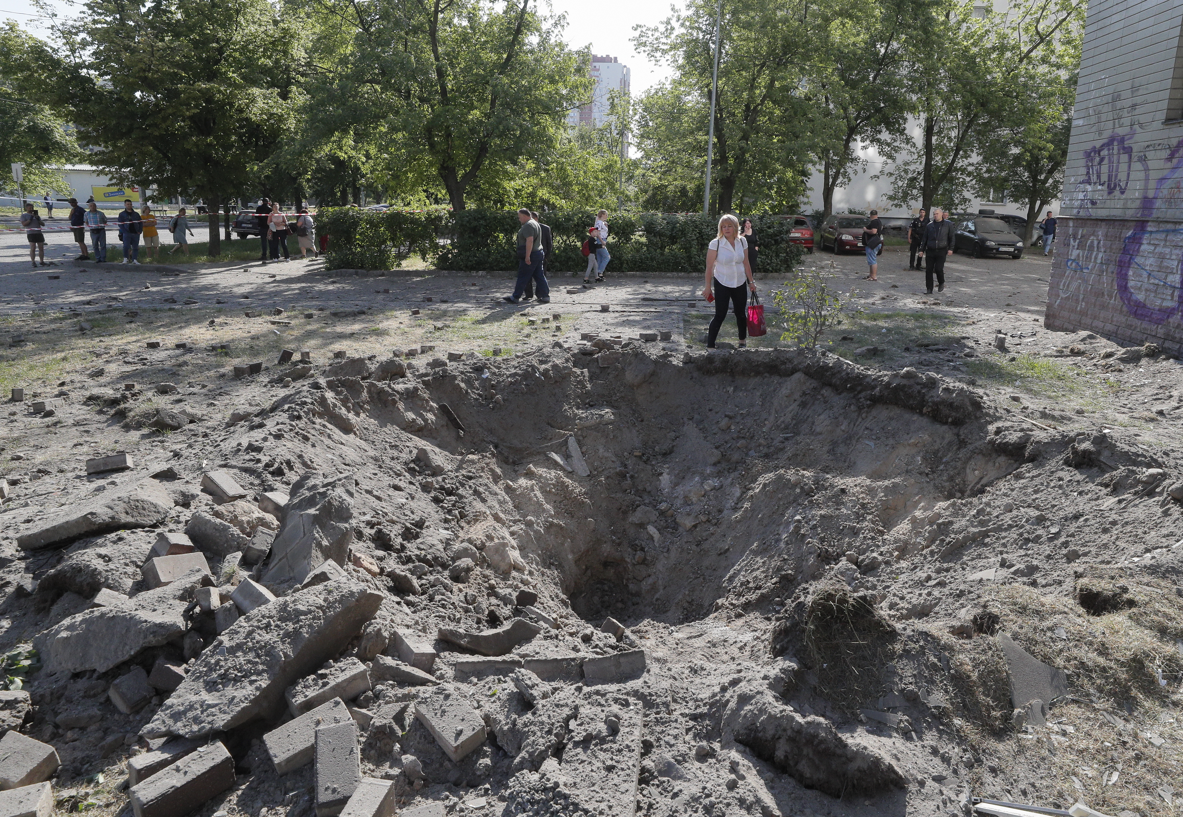 Rusia vuelve a bombardear Kiev y asesina tres personas, entre ellas un niño