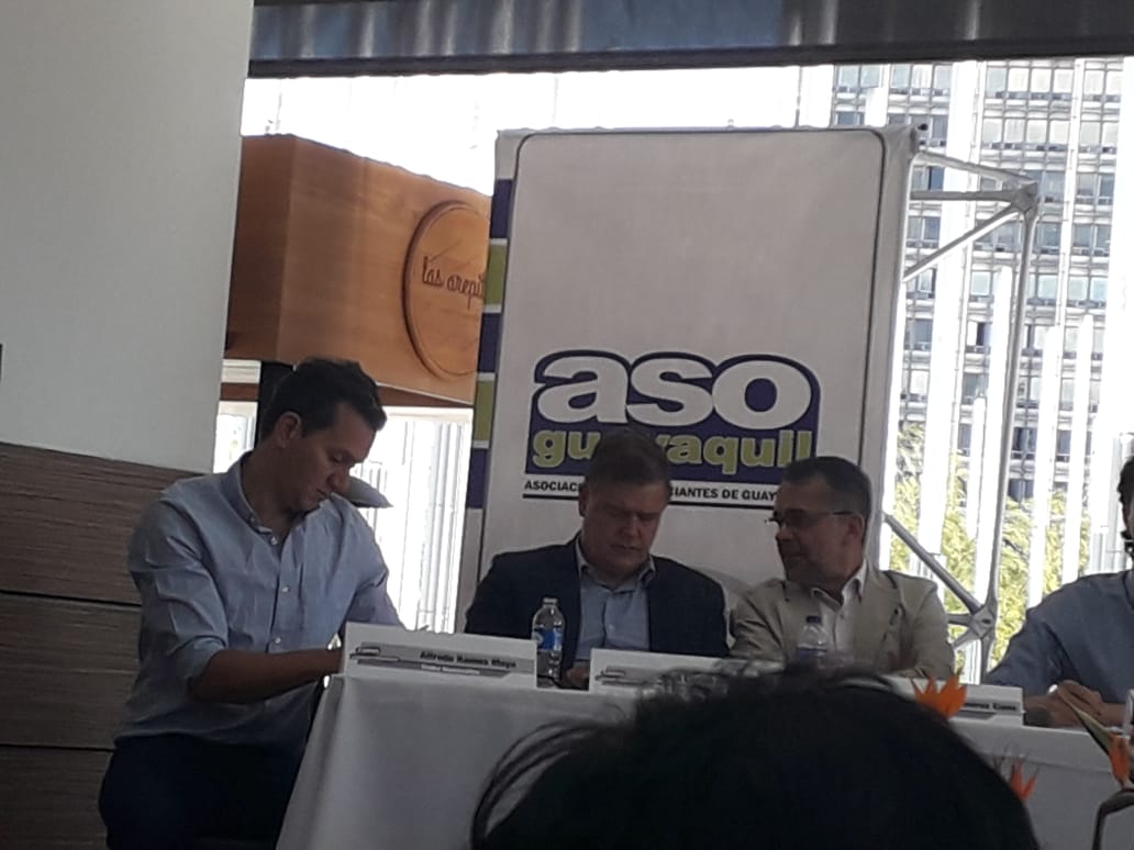 Alfredo Ramos asiste por primera vez a un debate de candidatos a la Alcaldía de Medellín