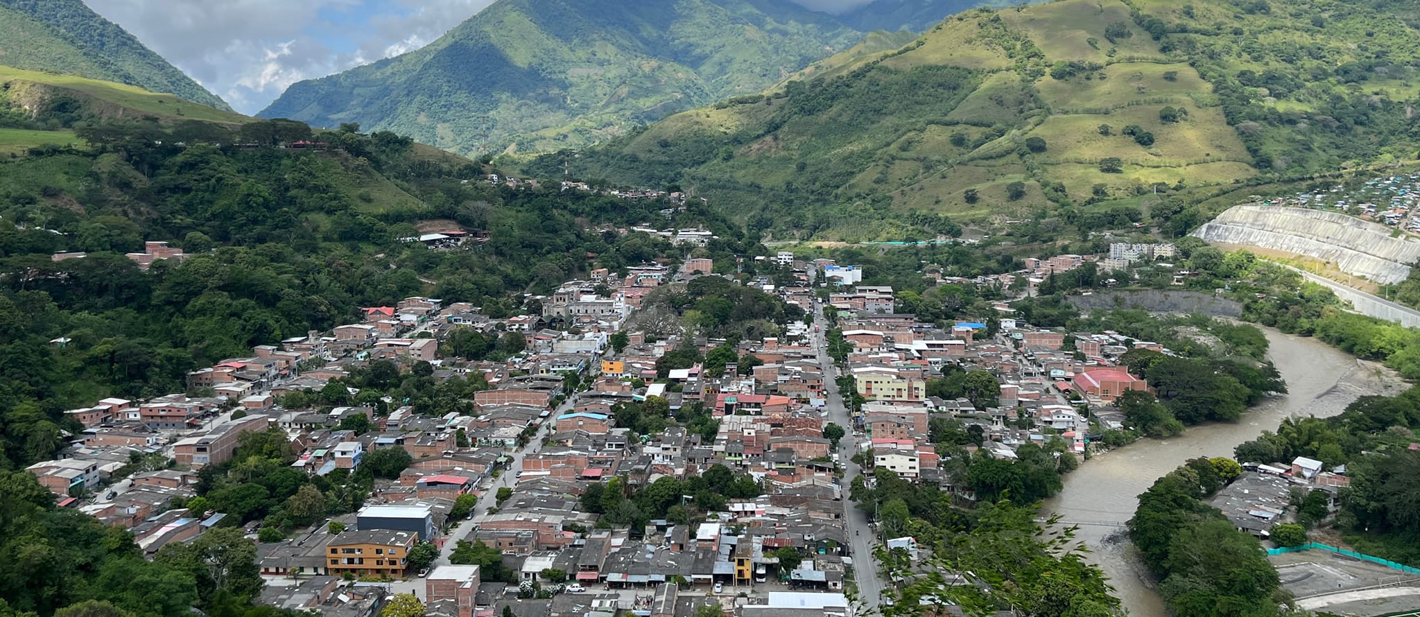 Niño de 9 años cayó a más de 40 metros de altura a un río en Dabeiba, Antioquia
