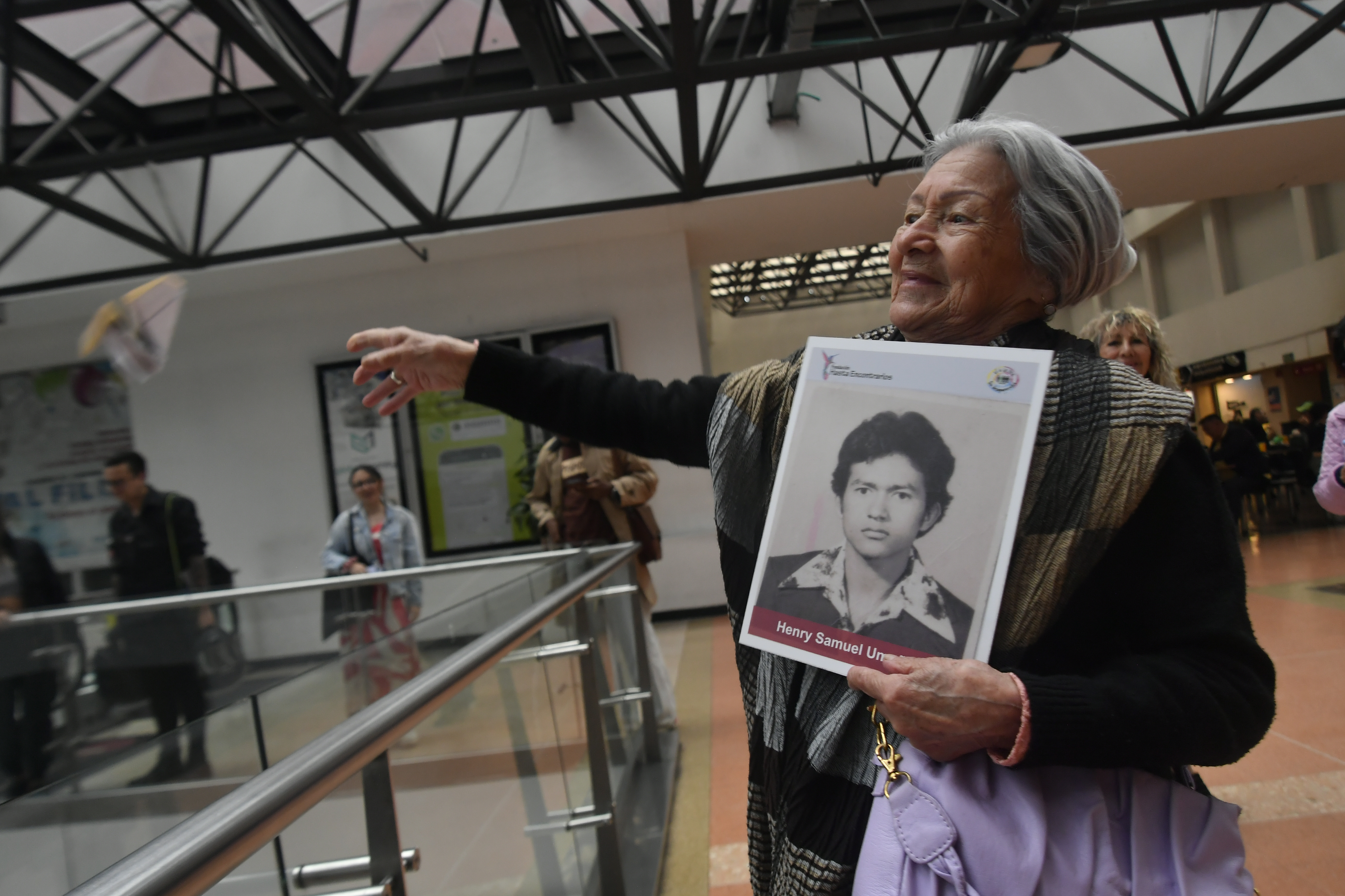 Cecilia Gil busca a su hijo Henry Samuel Umaña desaparecido el 7 de marzo de 1981.